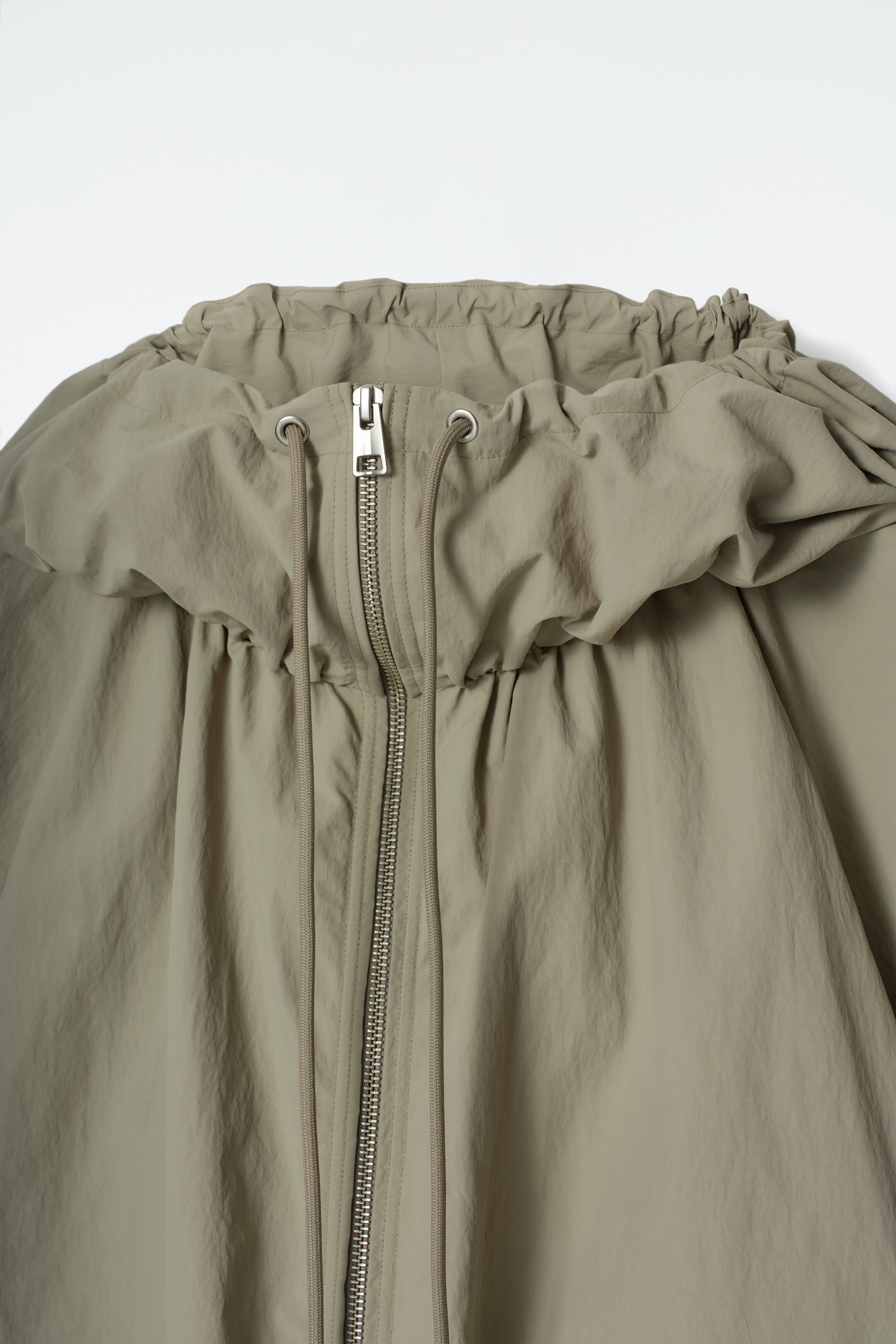 Agrandir l'image: VESTE PARKA À CAPUCHE EN TISSU TECHNIQUE - TAUPE - FEMME | H&M CH 9
