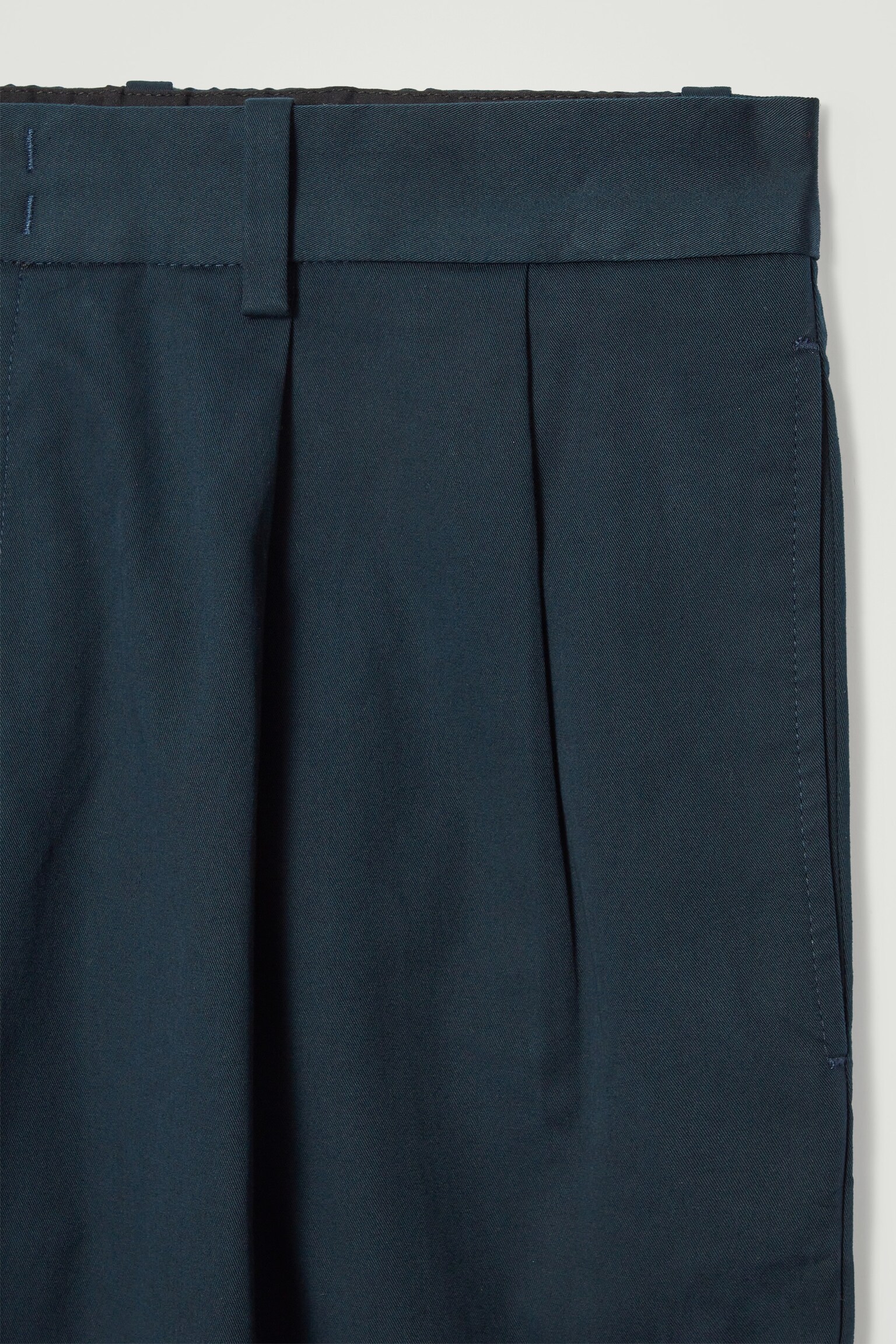 PANTALON À PLIS FUSELÉ EN COTON - BLEU MARINE - 3