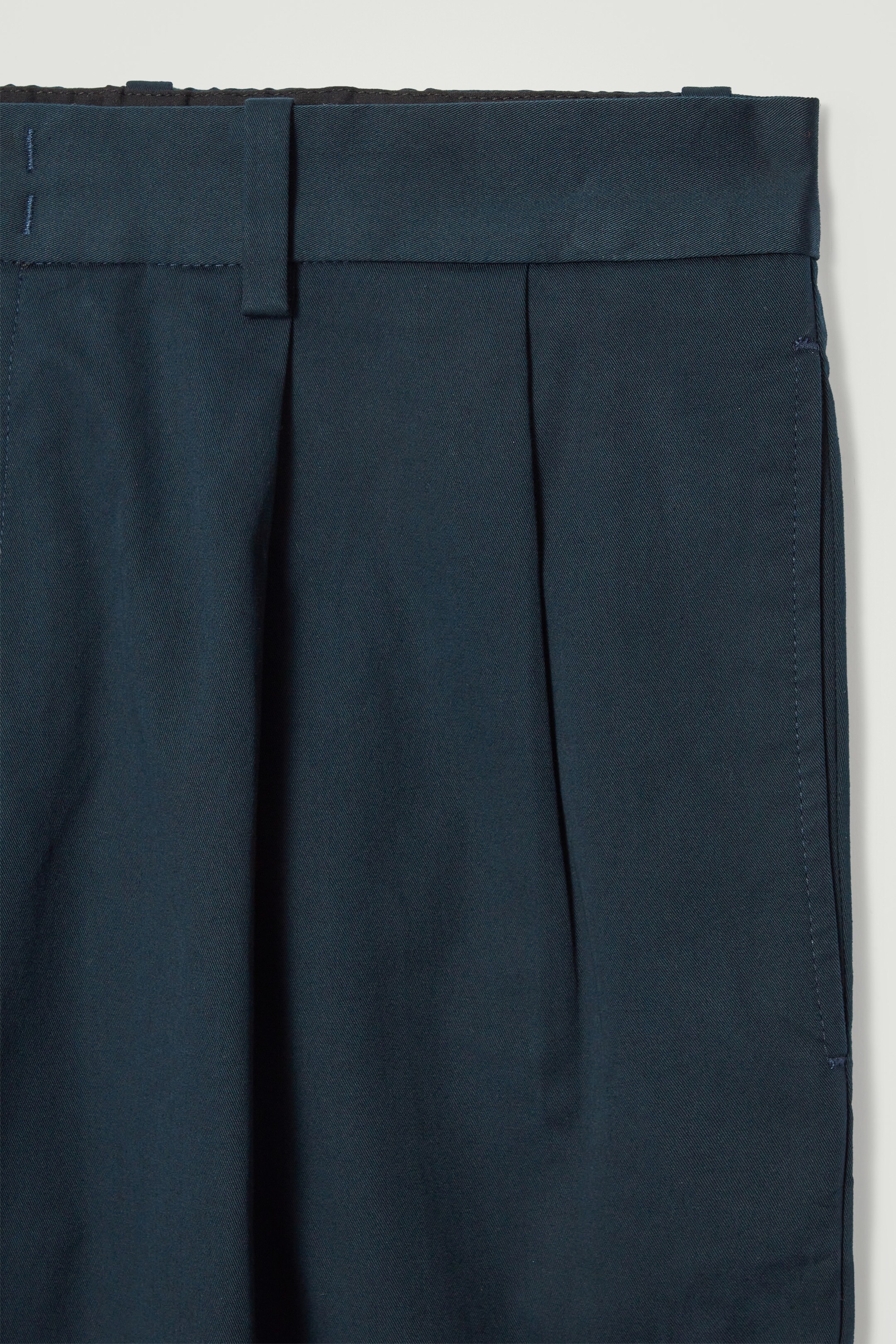 Agrandir l'image: PANTALON À PLIS FUSELÉ EN COTON - BLEU MARINE - HOMME | H&M CH 3