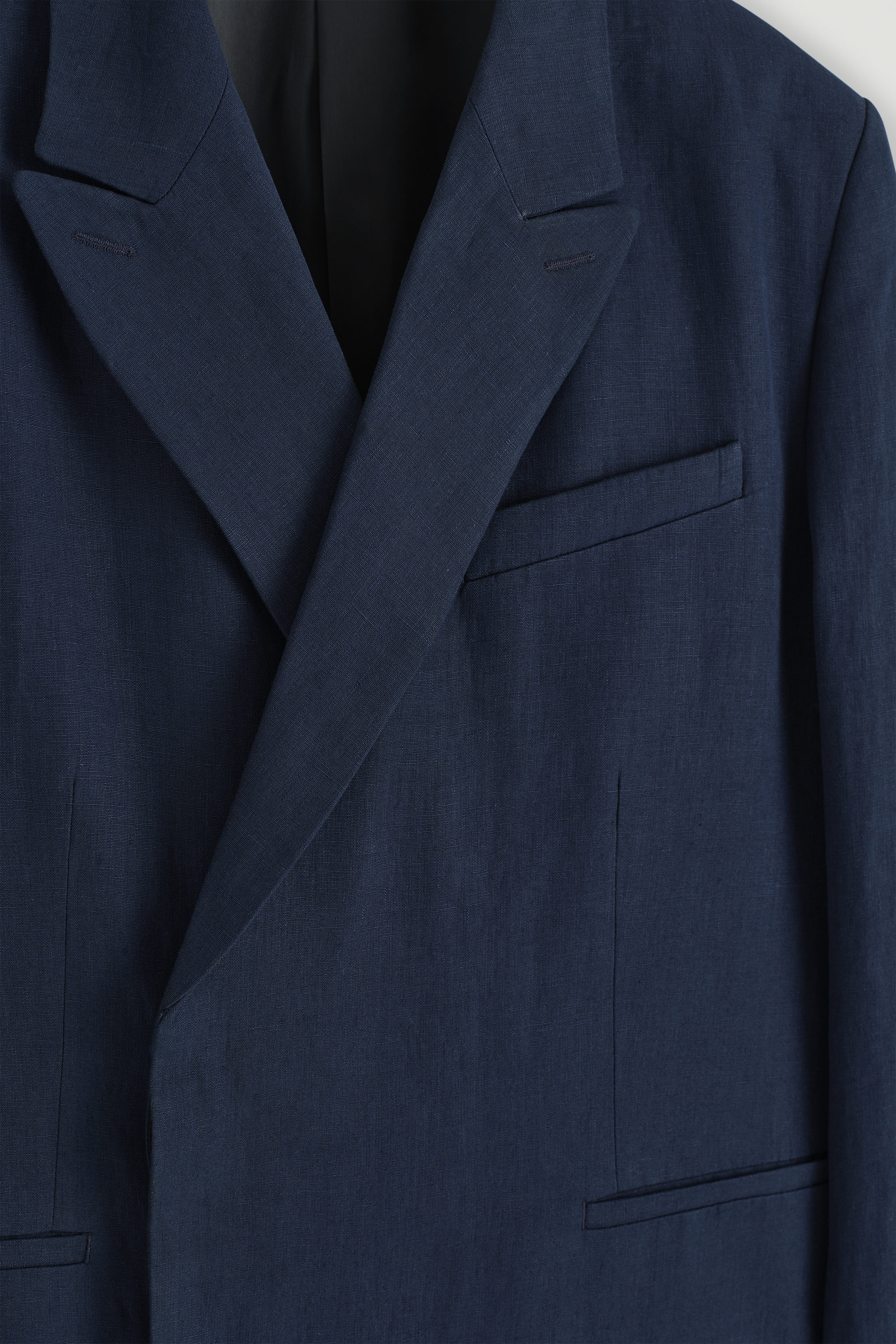 【送料&関税込】  Relaxed Linen Db Breasted Blaze RELAXED DOUBLE-BREASTED LINEN BLAZER - NAVY | COS