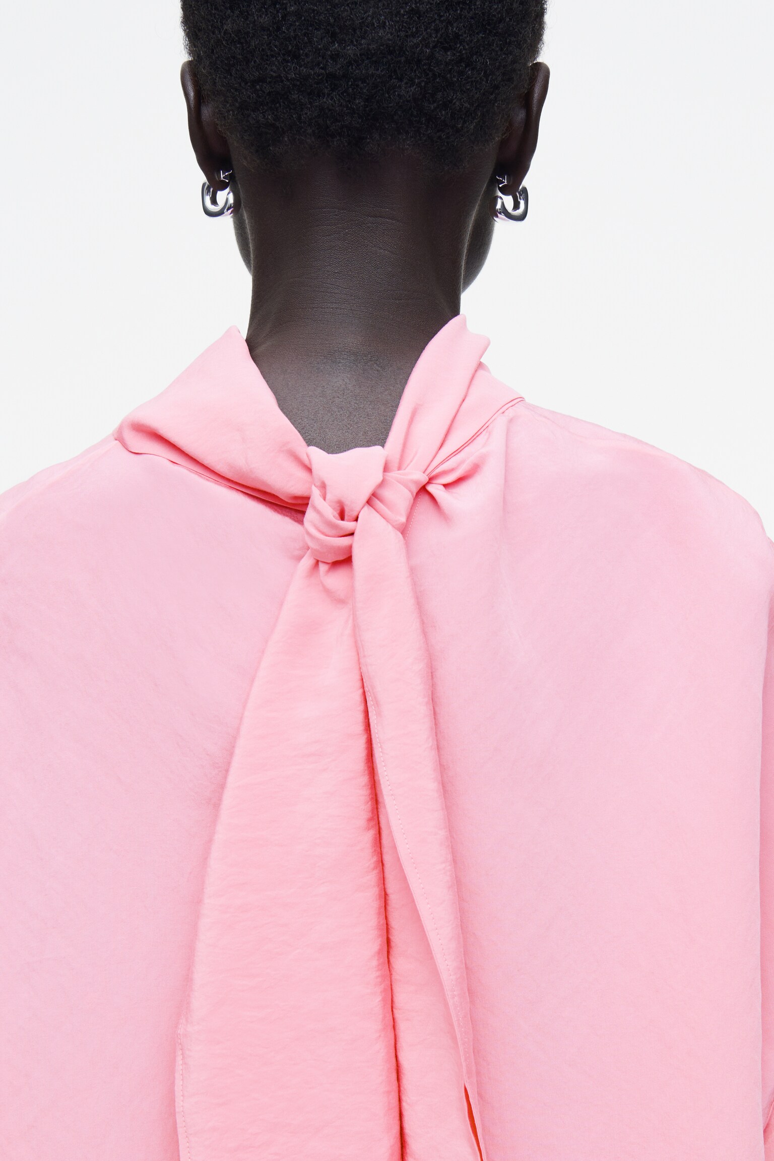 BLOUSE À DÉCOUPE CIRCULAIRE ET ENCOLURE À NOUER - ROSE - 6