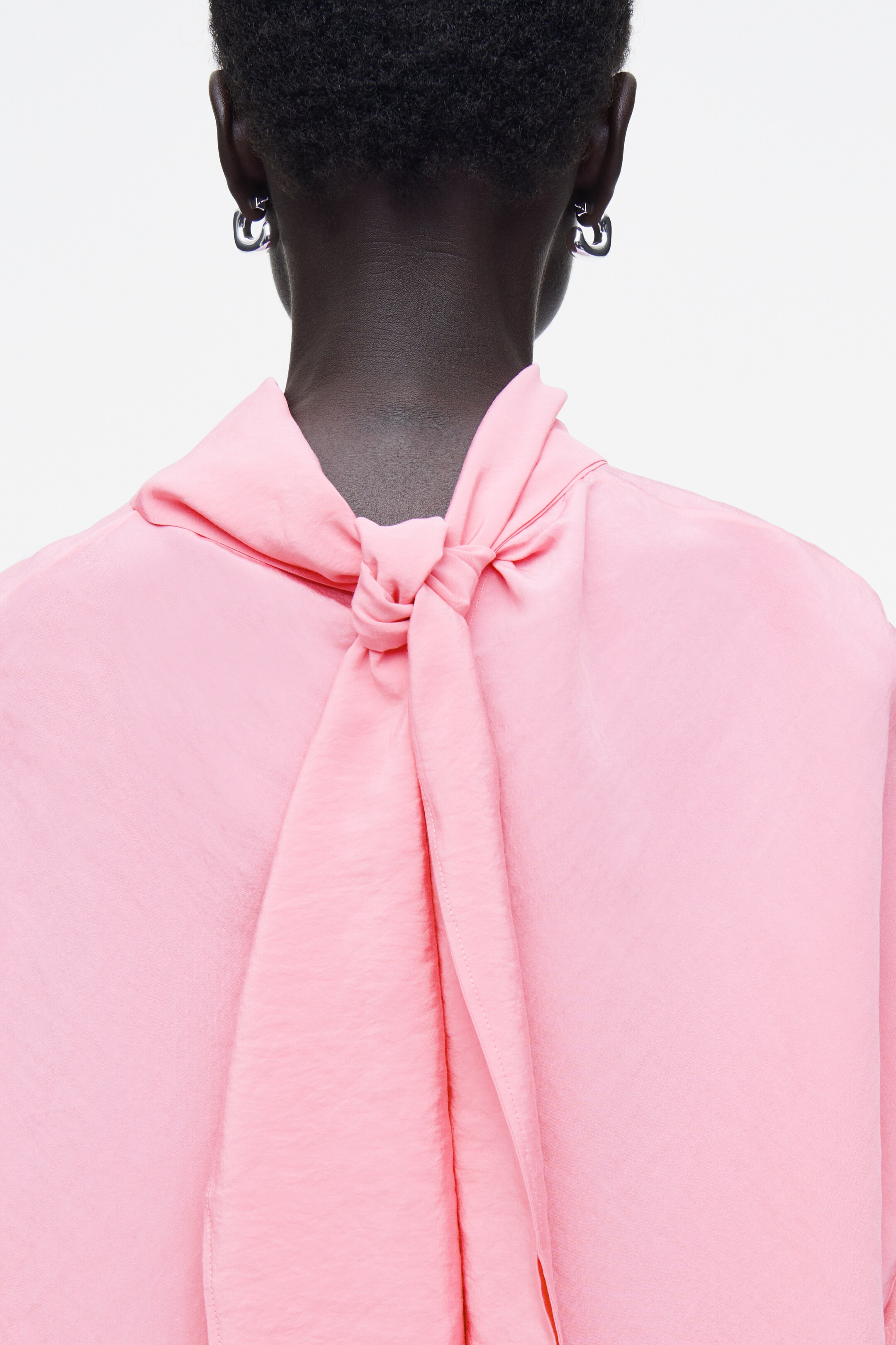 Agrandir l'image: BLOUSE À DÉCOUPE CIRCULAIRE ET ENCOLURE À NOUER - ROSE - FEMME | H&M CH 5