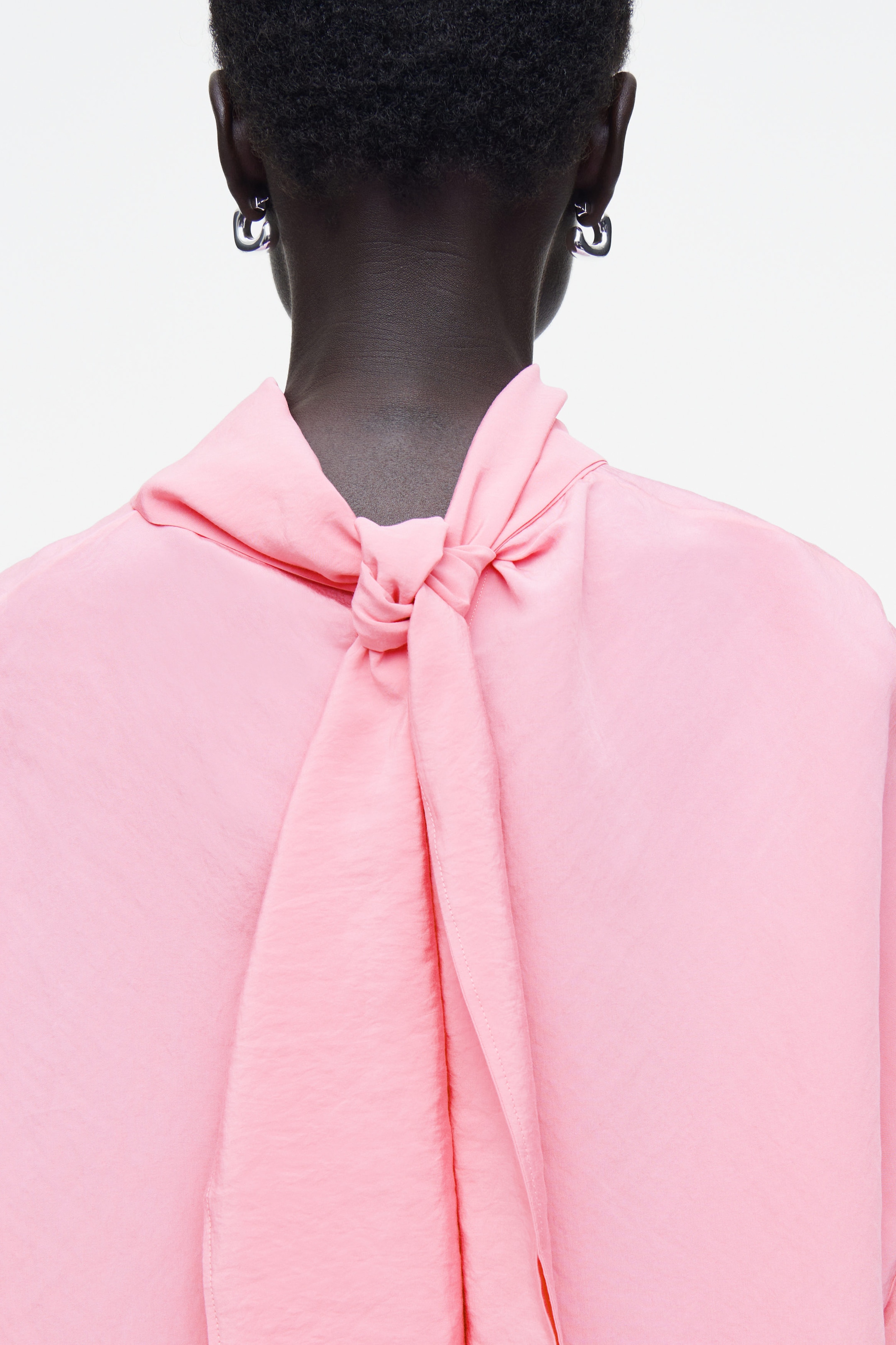 NECK-TIE CIRCLE-CUT BLOUSE