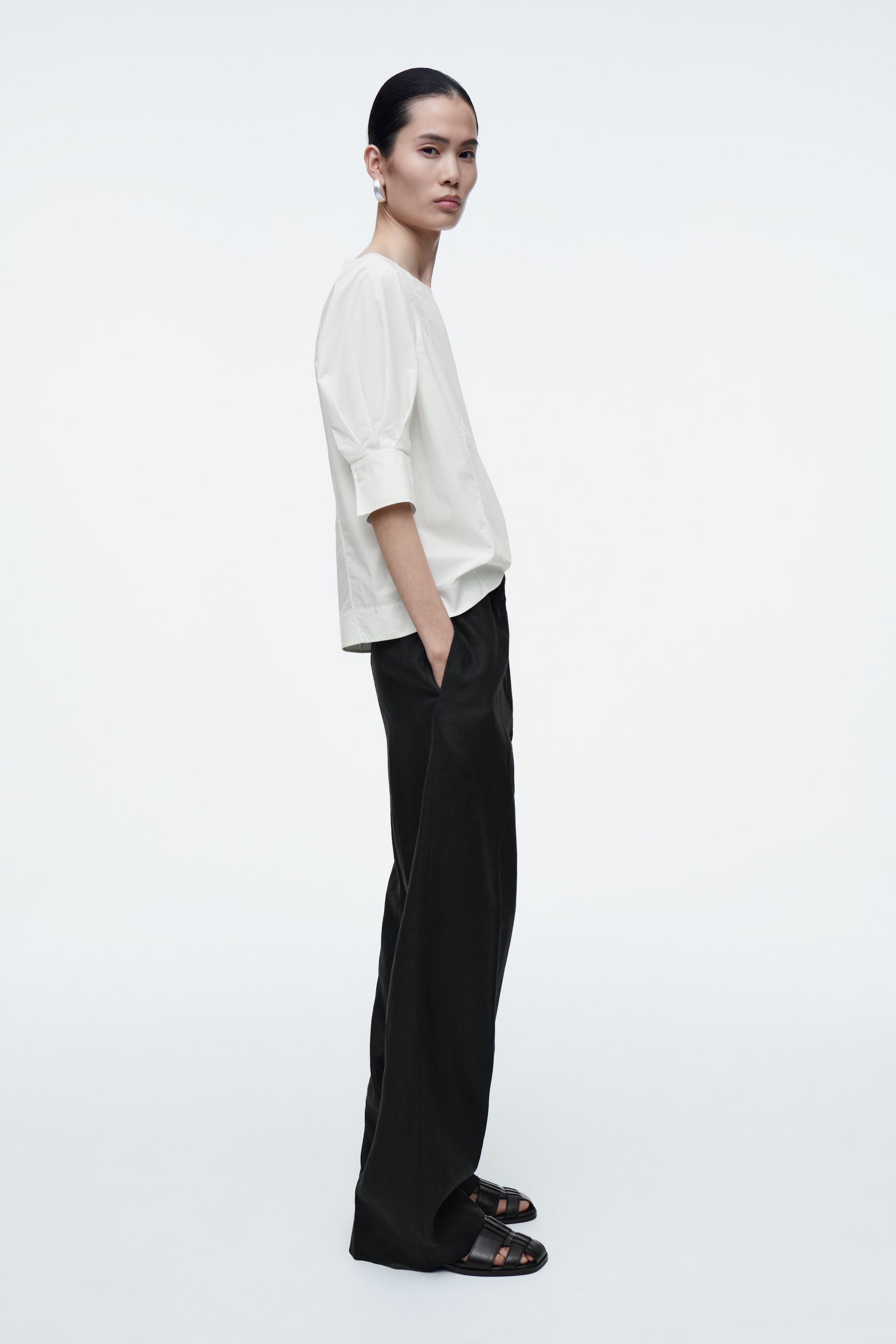 Grotere afbeelding bekijken: Volumineuze katoenen blouse met boothals - WIT - DAMES | H&M BE 2