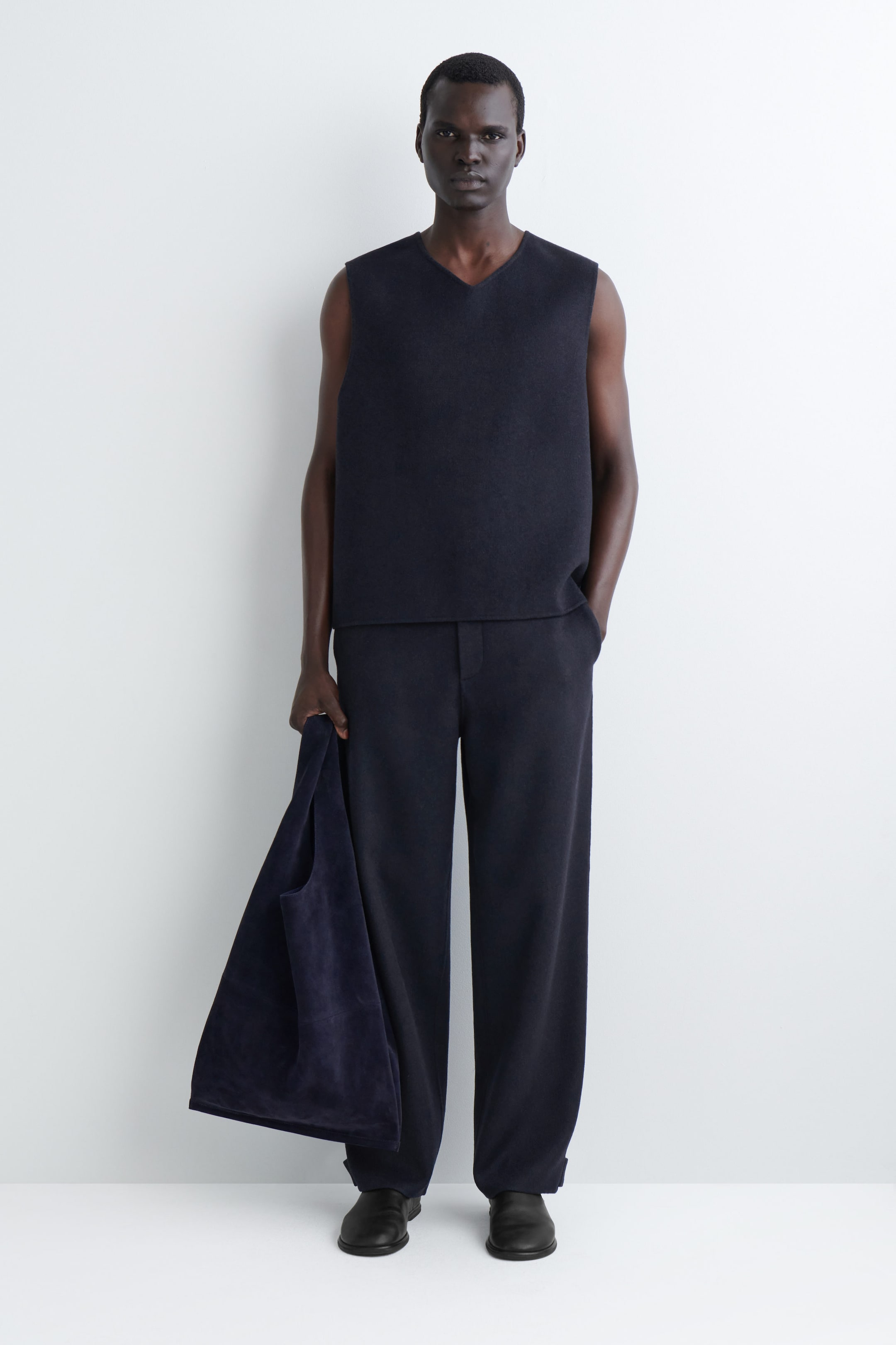 DOUBLE-FACED WOOL V-NECK TANK