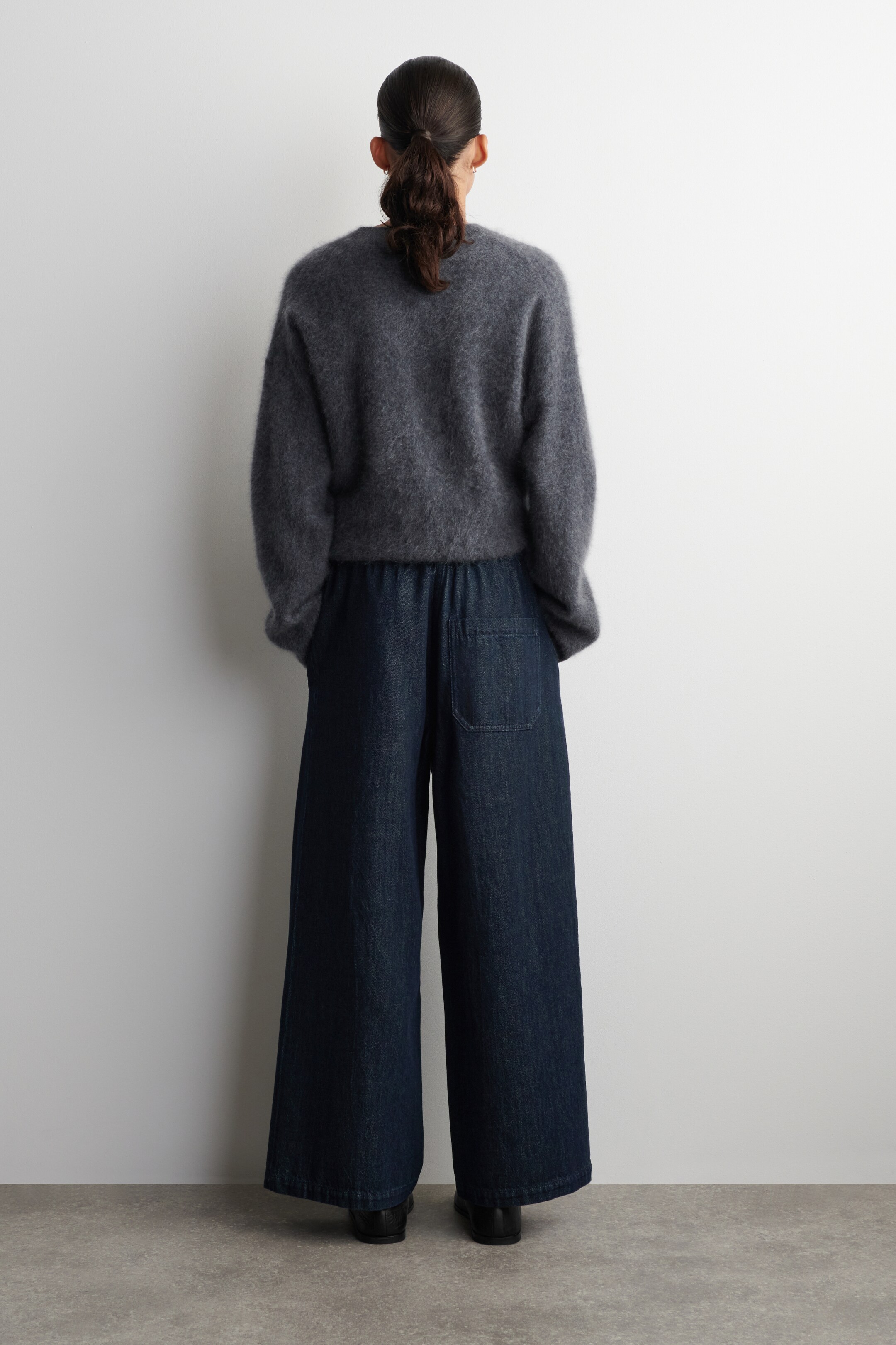 Nagyobb kép megtekintése: CROPPOLY FARMER SZÉLES SZÁRÚ NADRÁG - SÖTÉTKÉK - NŐI | H&M HU 4