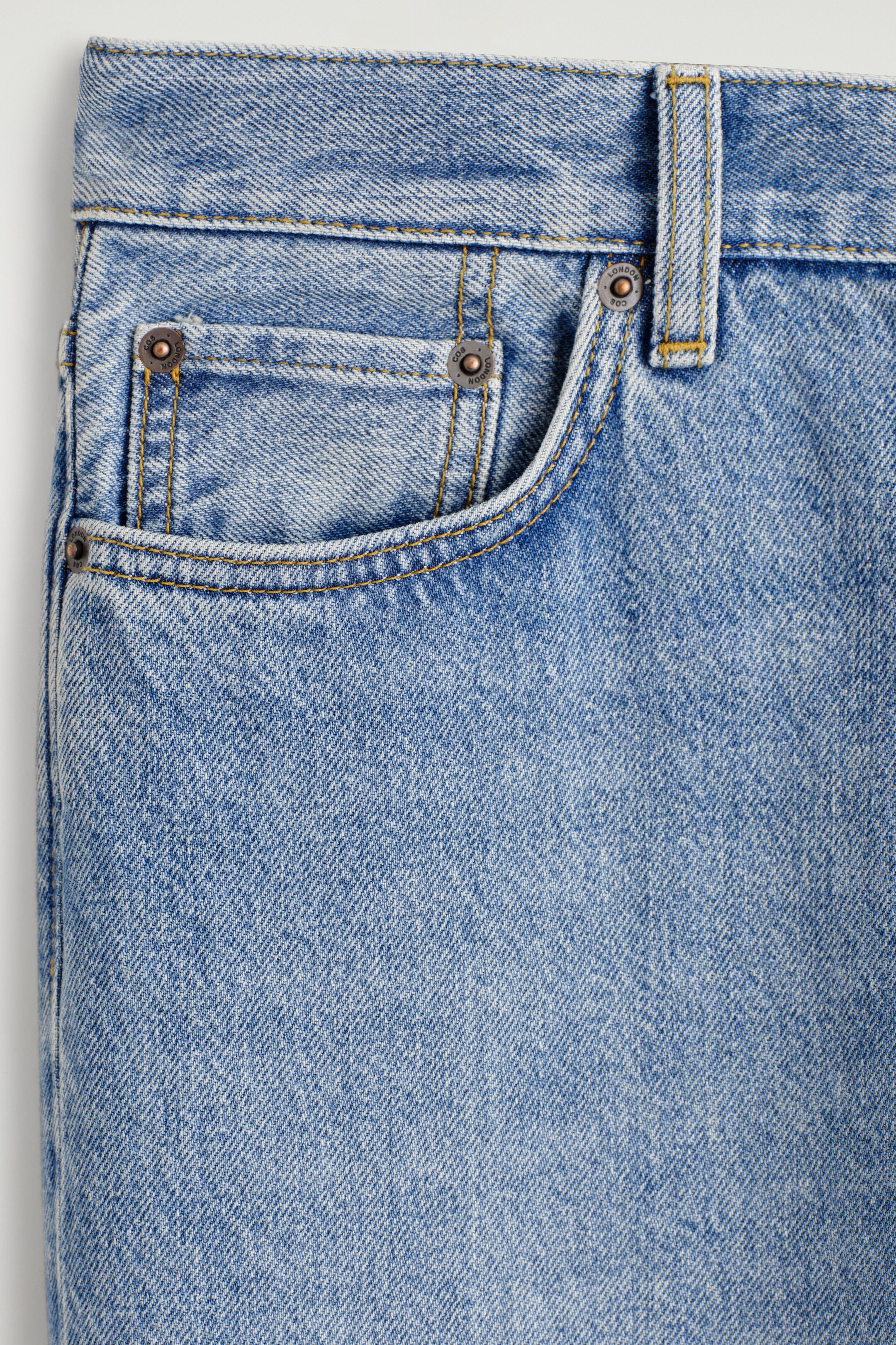 Grotere afbeelding bekijken: JEANS MET BOOG EN TOEPLOOP - LICHTBLAUW - DAMES | H&M BE 8