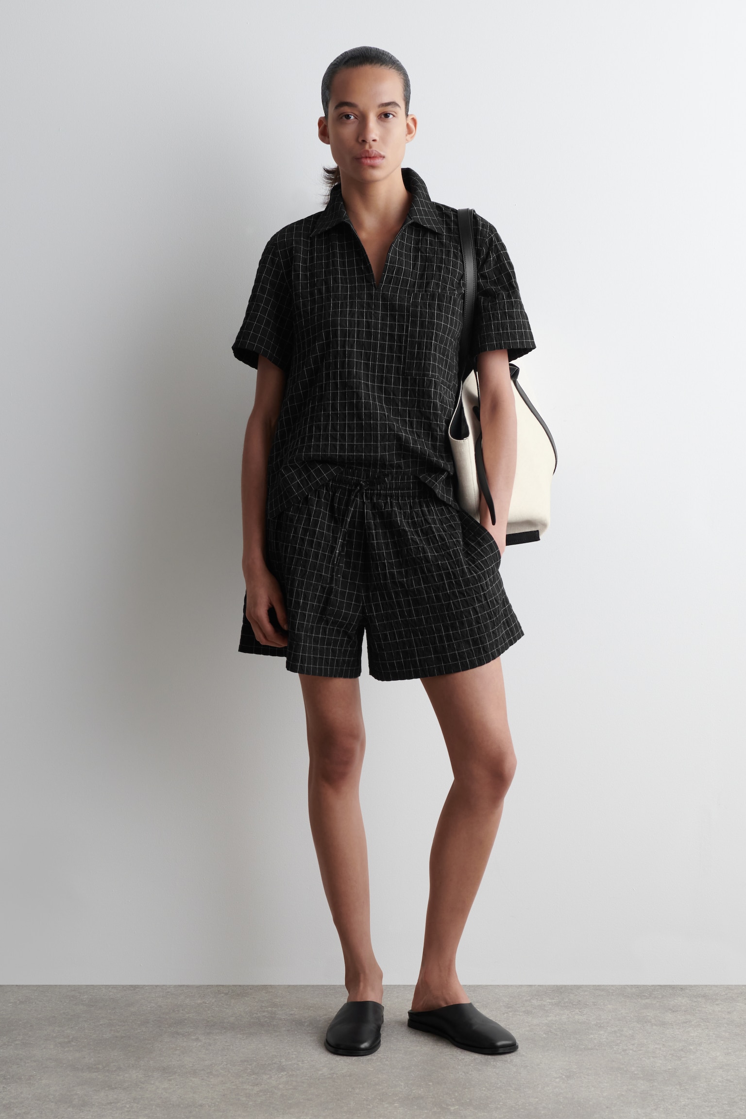 SHORTS DIN BUMBAC CU CAROURI - NEGRU / CU CAROURI