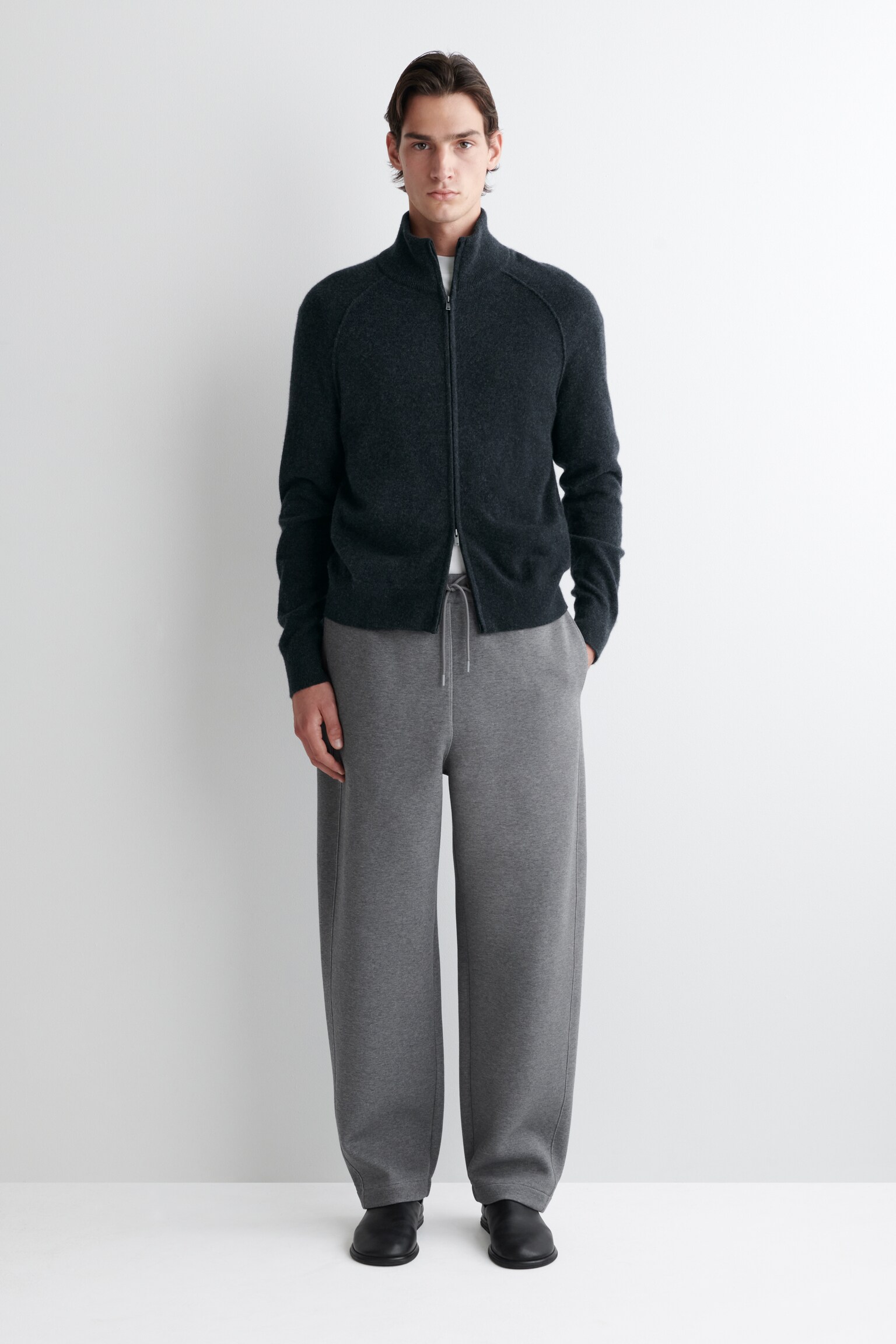 JOGGERS BARREL-LEG EFECTO NEOPRENO - GRIS JASPEADO/NEGRO