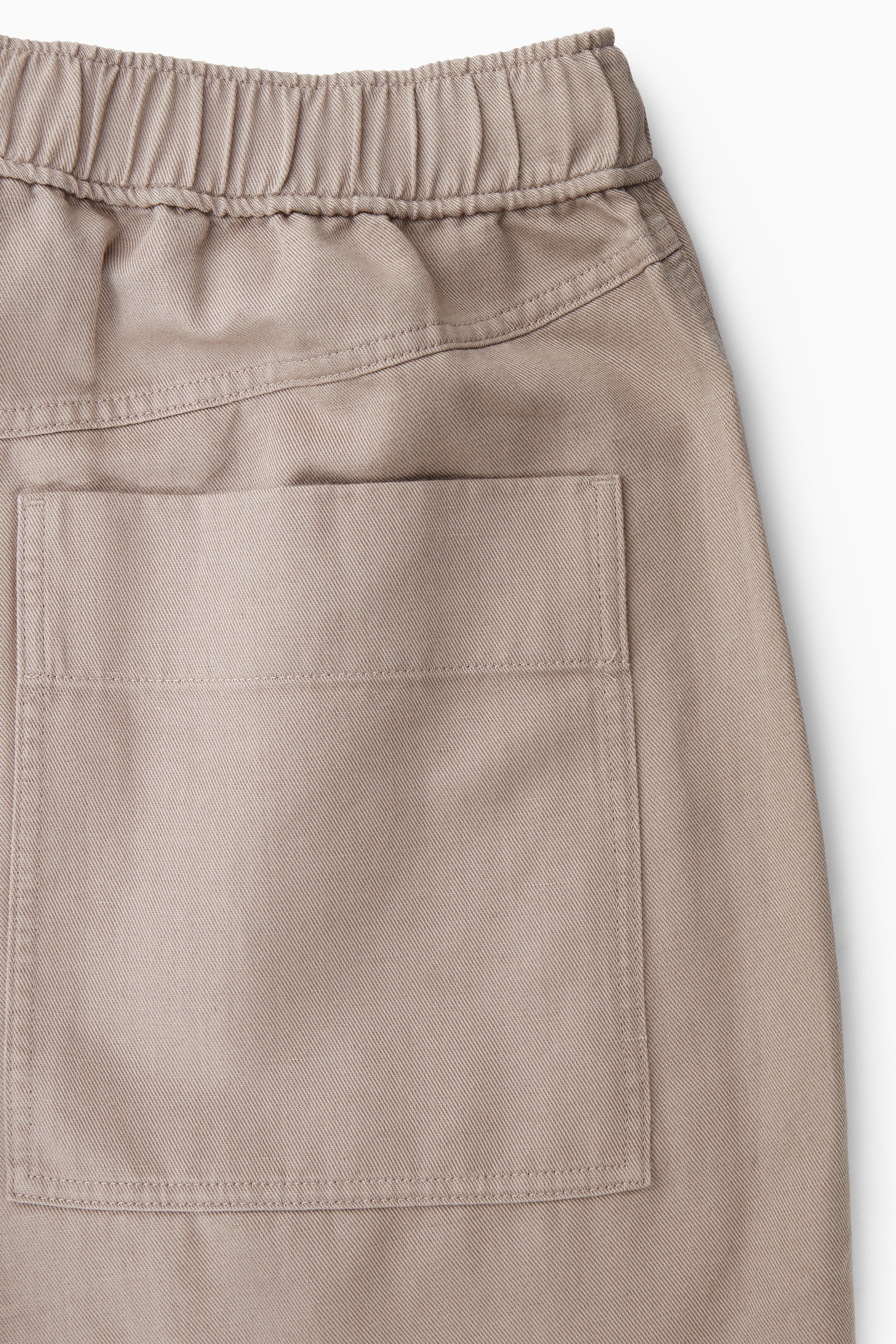 Ingrandisci l'immagine: BARREL-LEG DRAWSTRING TROUSERS - BEIGE - DONNA | H&M CH 2