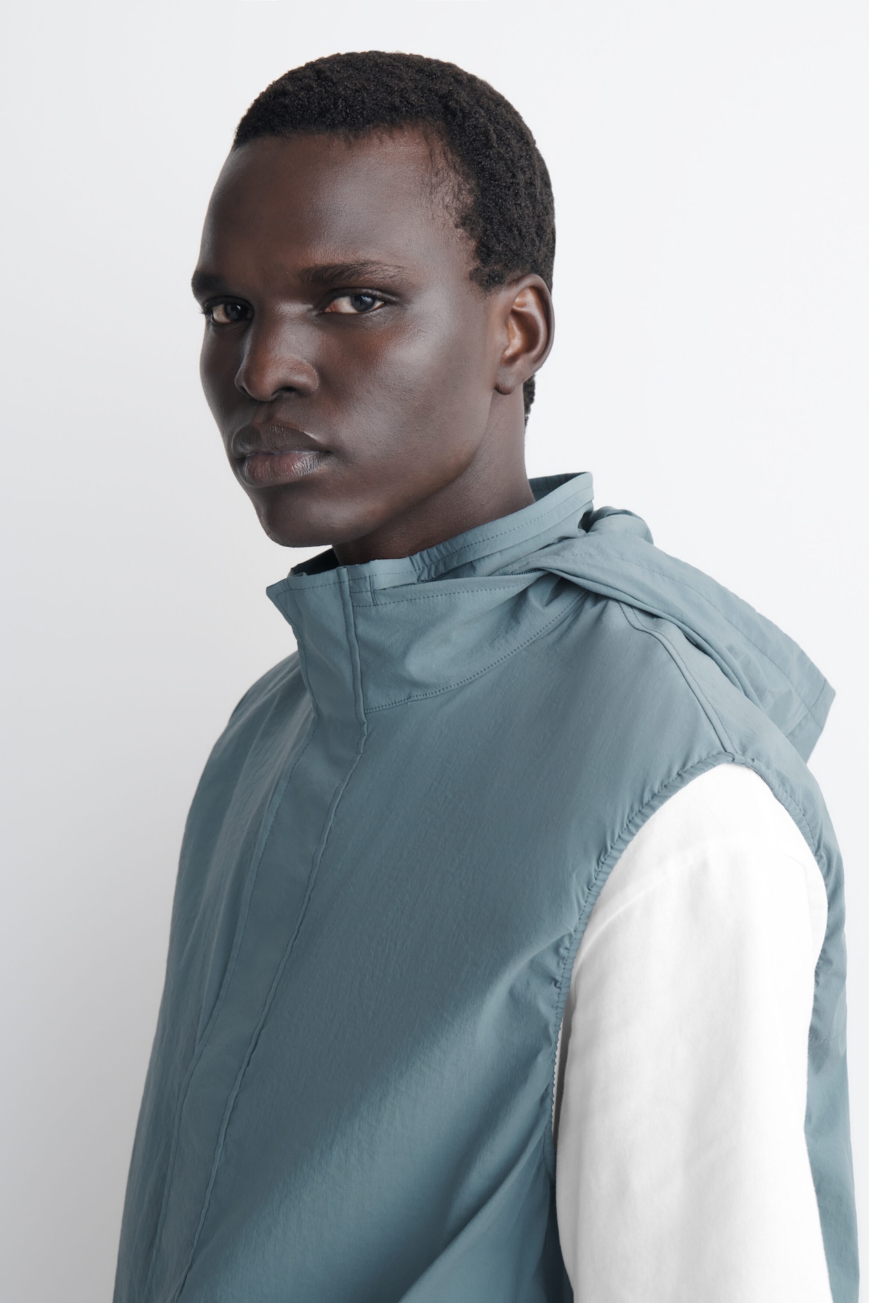 TECHNICAL WATER-RESISTANT NYLON GILET — STEEL BLUE