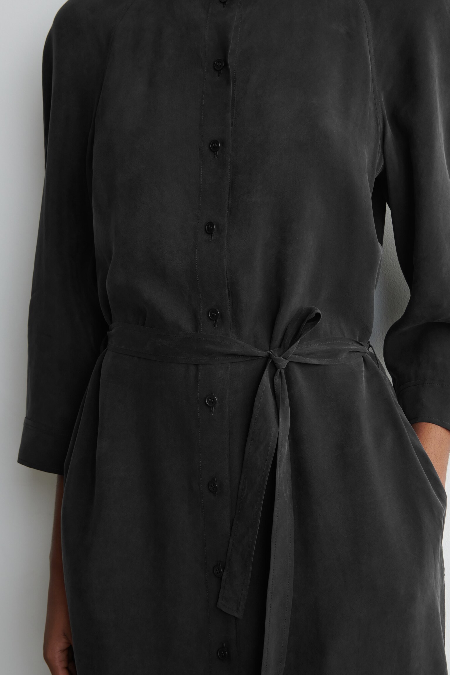 ROBE-CHEMISE MIDI CEINTURÉE SANS COL - NOIR - 8