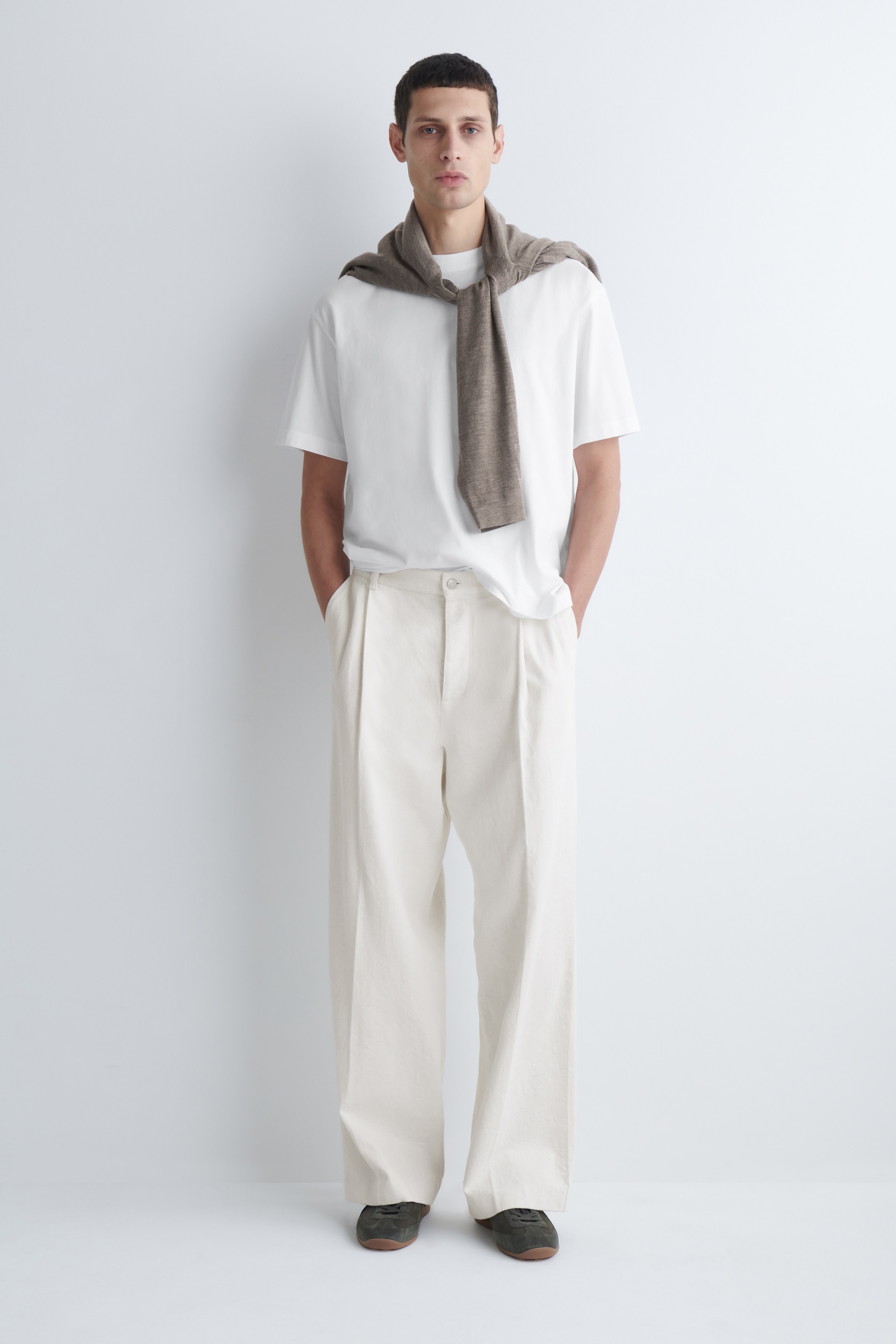 Agrandir l'image: T-SHIRT DÉCONTRACTÉ EN COTON LÉGER - BLANC - HOMME | H&M FR 4