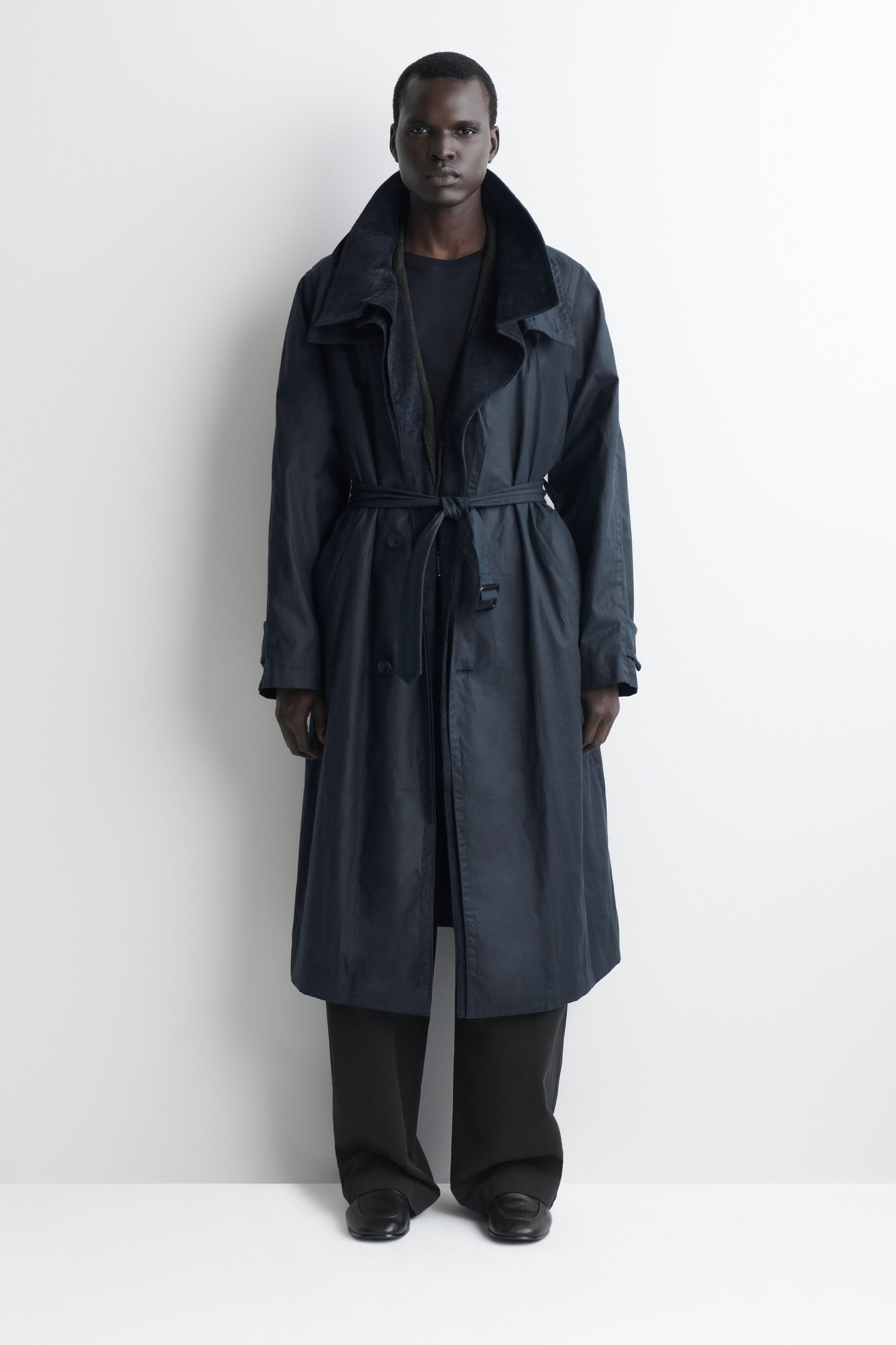 CORDUROY-DETAIL WAXED-COTTON TRENCH COAT - MIDNIGHT BLUE | COS DK