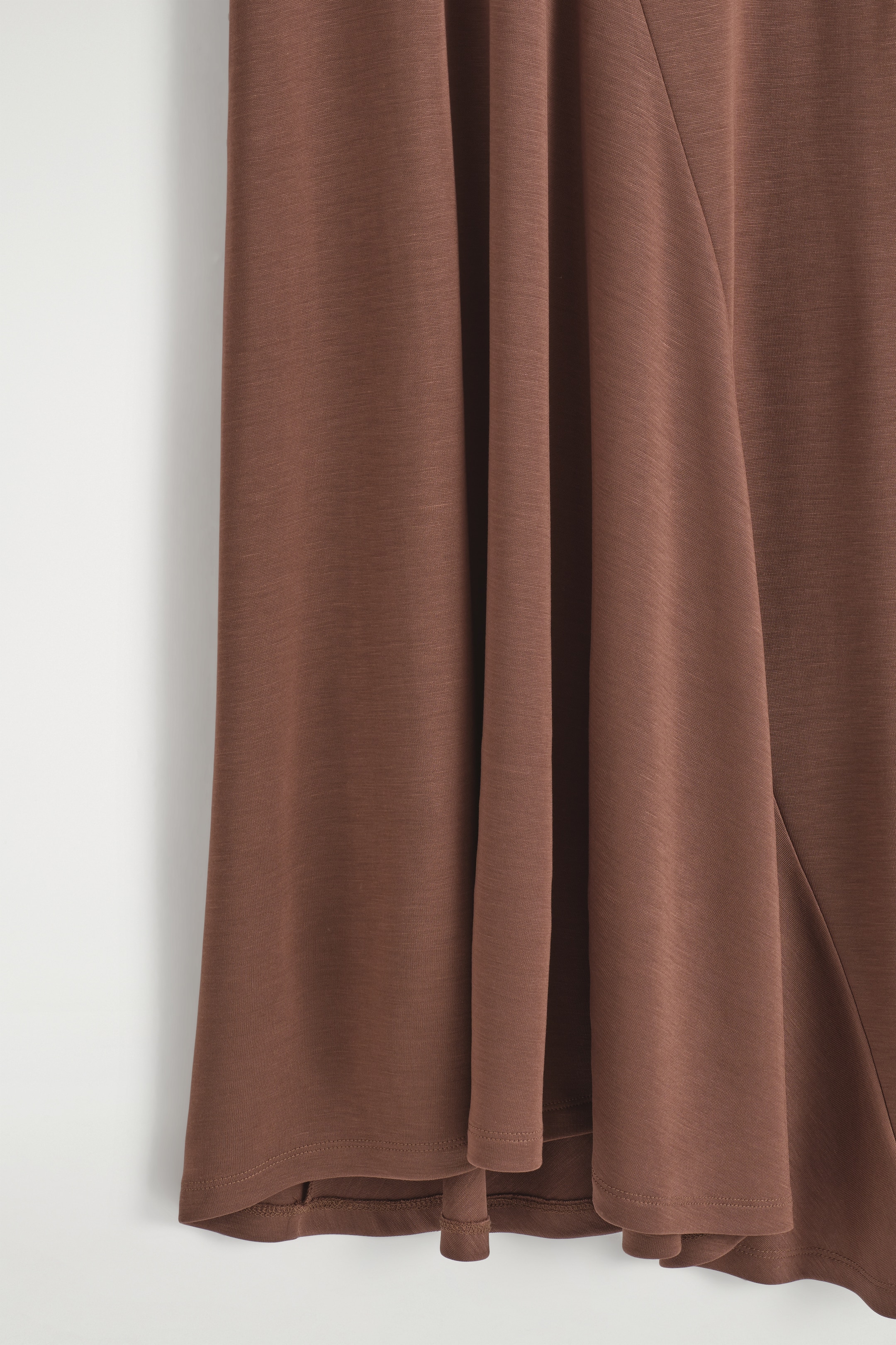 Nagyobb kép megtekintése: ASZIMMETRIKUS JERSEY MIDI RUHA - BARNA - NŐI | H&M HU 7