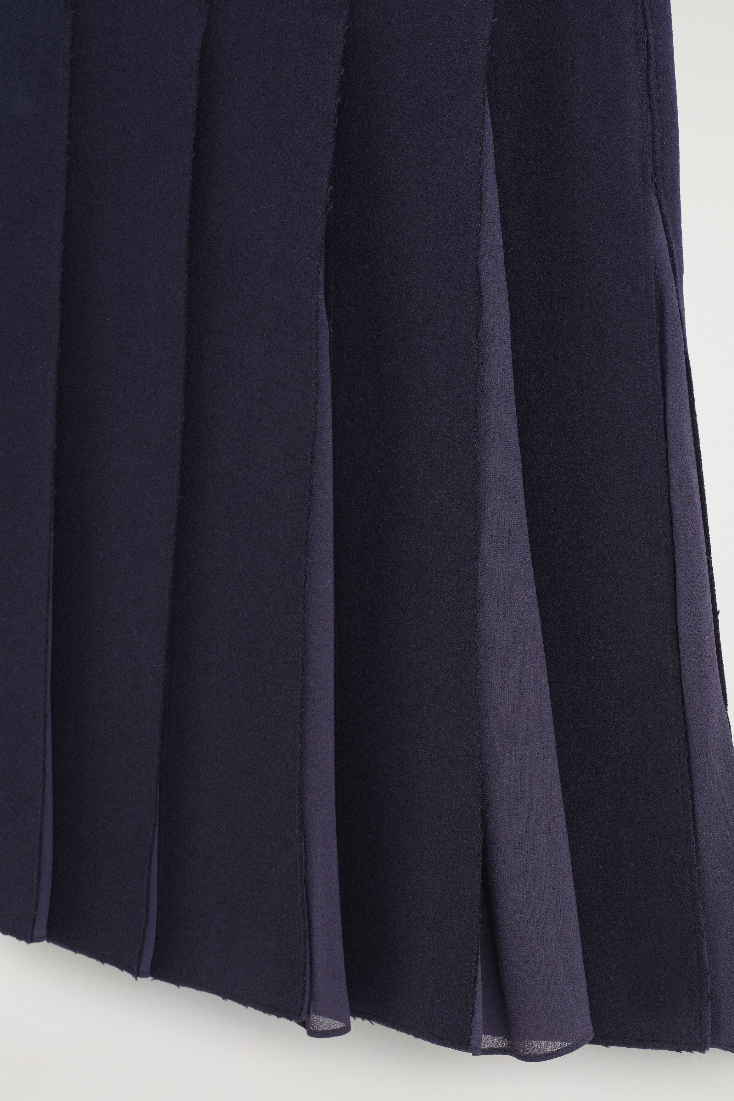 BELTED PLEATED WOOL-BLEND SKIRT thumbnail 8