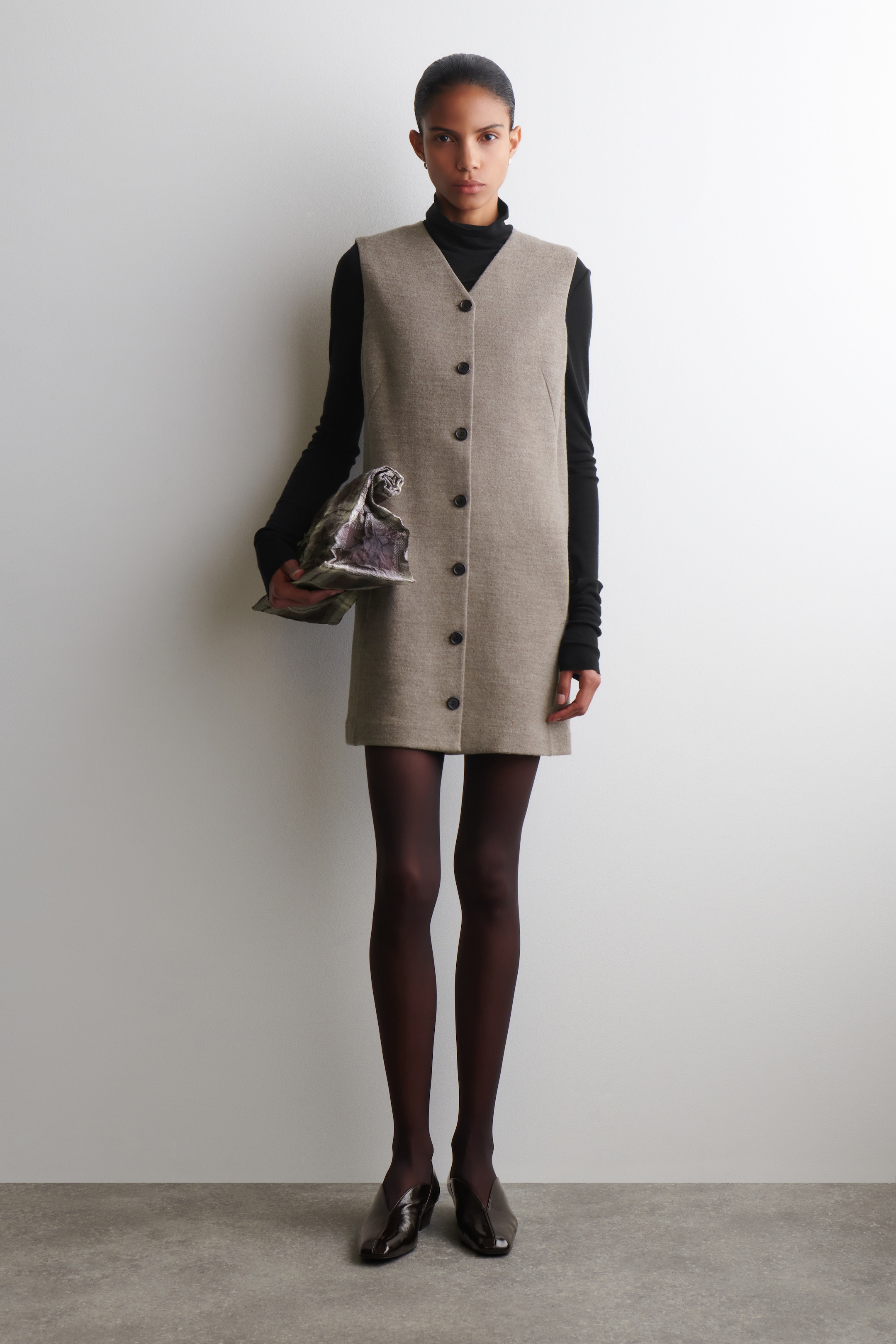 Ingrandisci l'immagine: MERINO WOOL BUTTONED SHIFT MINI DRESS - BEIGE MÉLANGE - DONNA | H&M CH 1