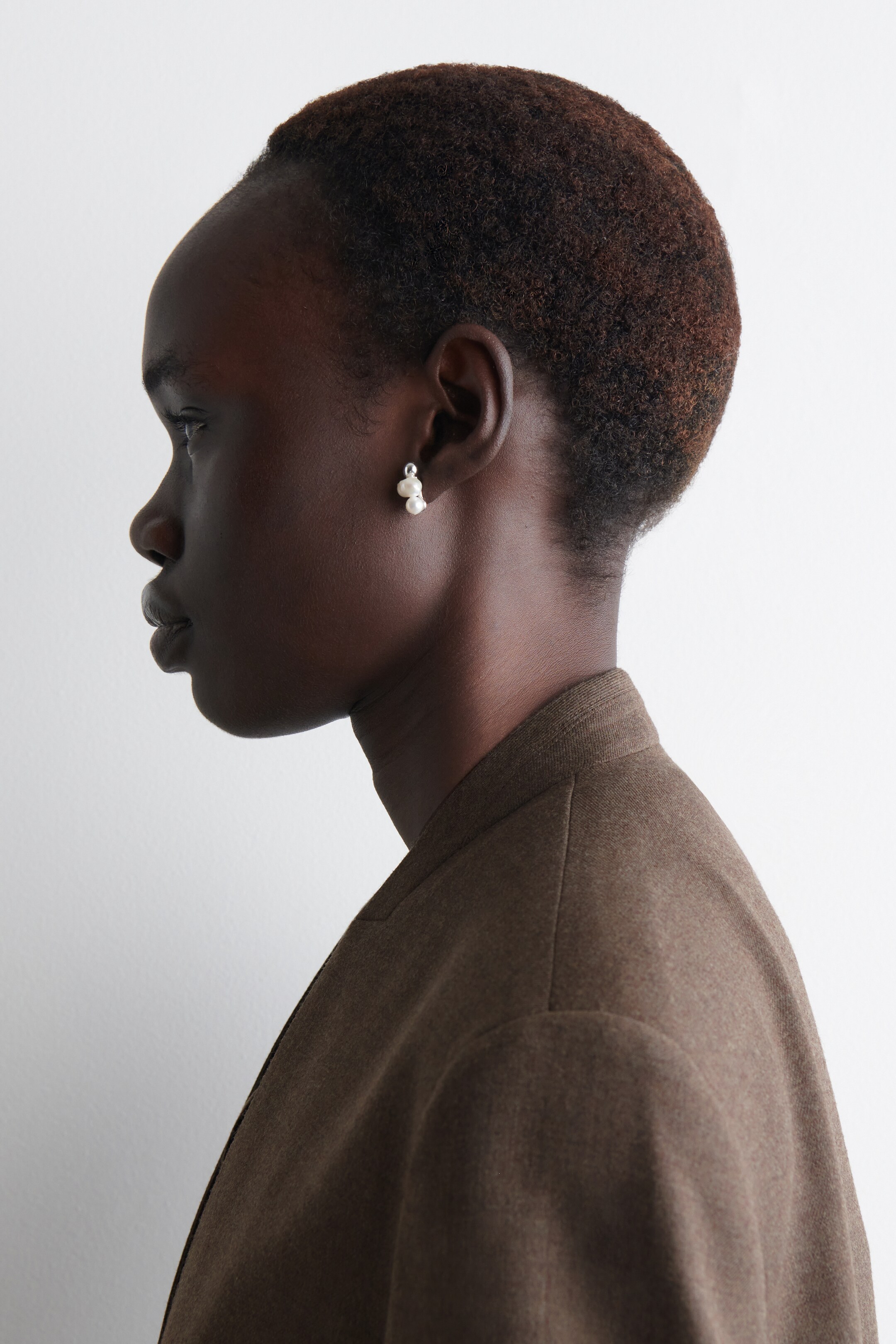 Grotere afbeelding bekijken: ONGELIJKE ZOETWATERPAREL OORBELLEN - ZILVER - DAMES | H&M NL 2