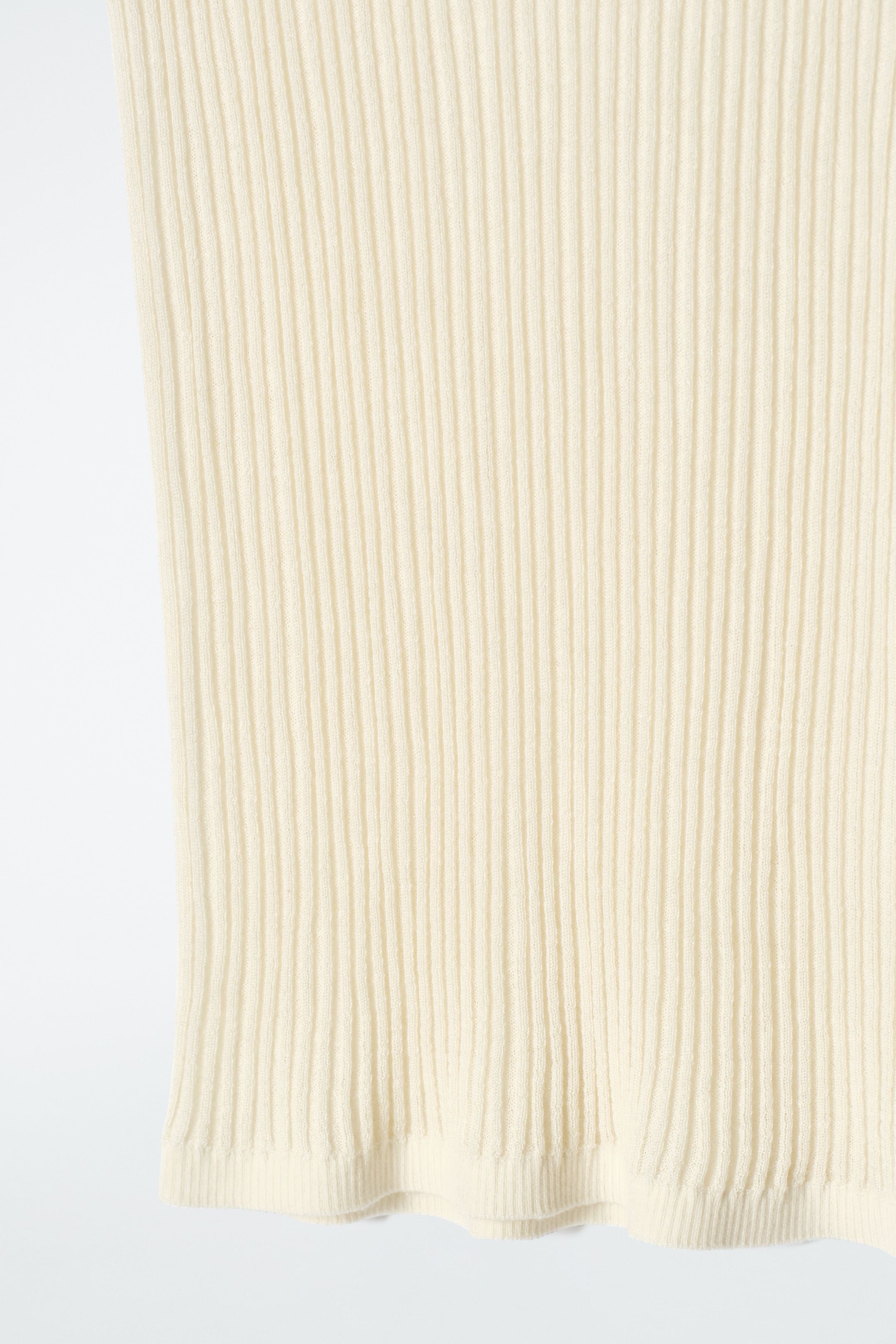 Grotere afbeelding bekijken: GERIBDE KASJMIR-ZIJDE TANKTOP - BOTERMELK - DAMES | H&M BE 6