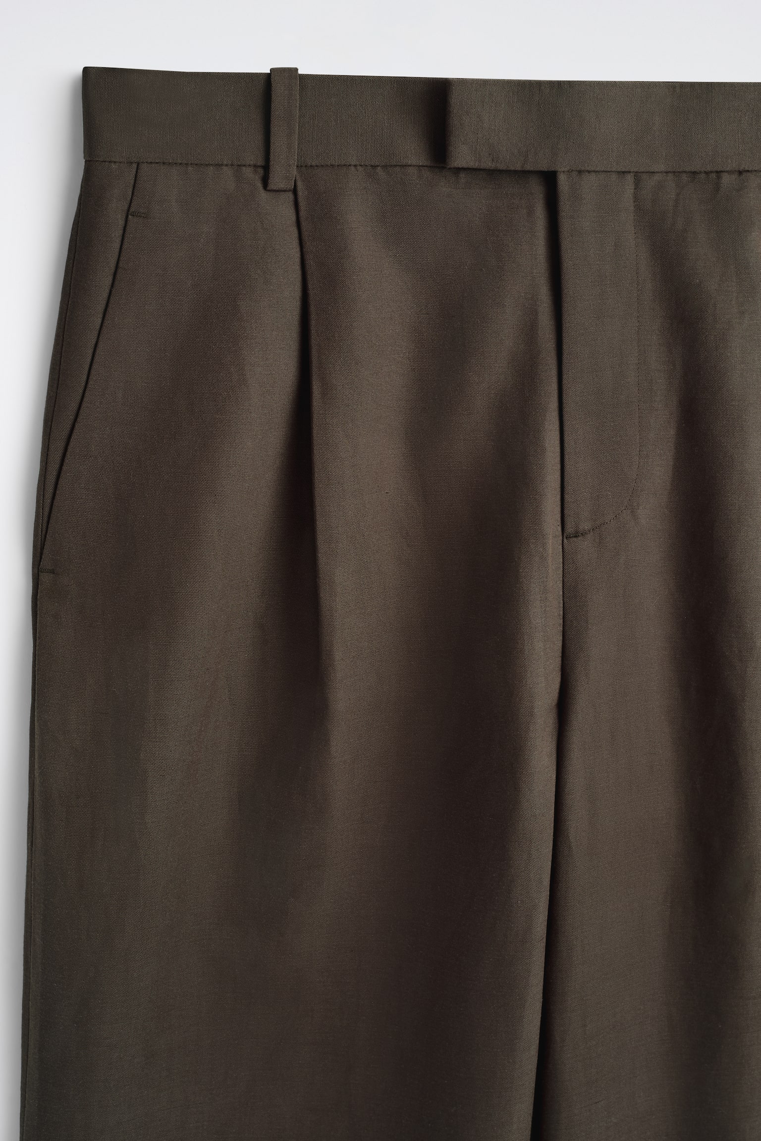 ŠIROKÉ KALHOTY S UPRAVENÝM STŘIHEM ZE SMĚSI LNU - TMAVĚ HNĚDÁ - 5