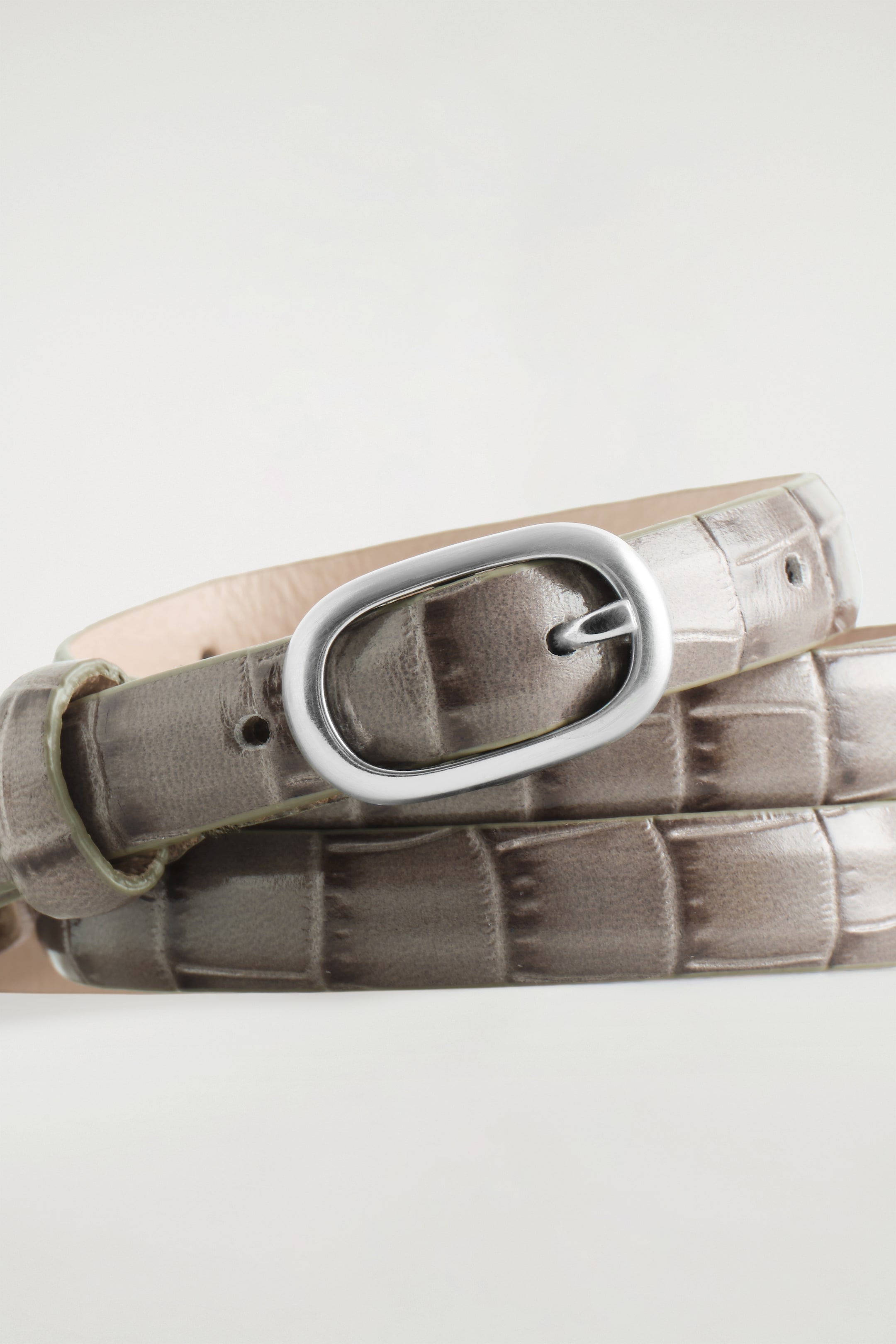 Grotere afbeelding bekijken: SLIM RIEM VAN LEER MET KROKOPRINT - buinbeige - DAMES | H&M NL 3