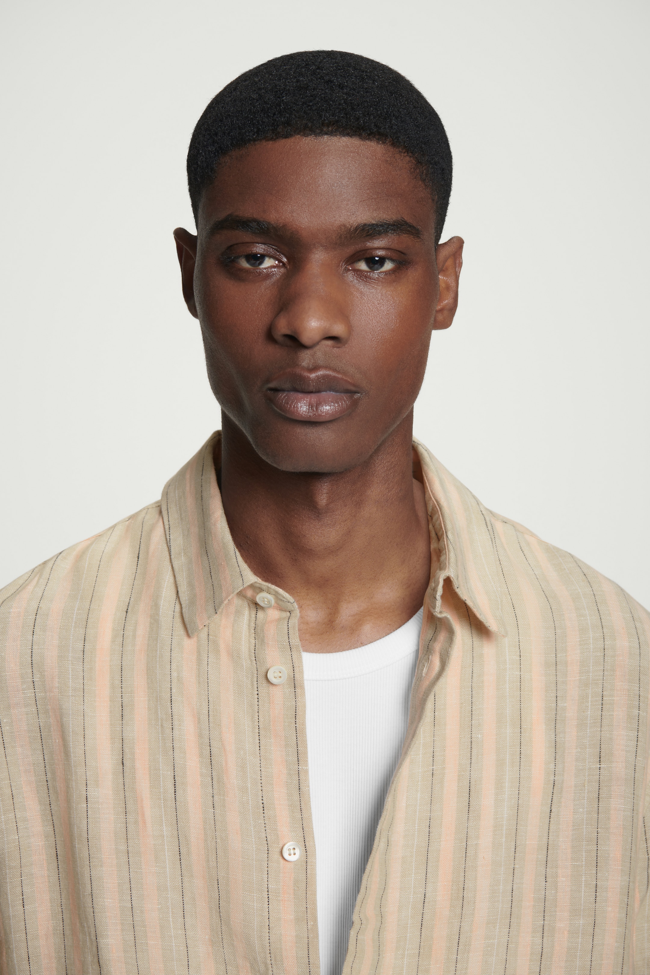 Visualizza immagine più grande: CAMICIA IN LINO DAL TAGLIO RILASSATO - ALBICOCCHE / RIGHE - UOMO | H&M IT 5