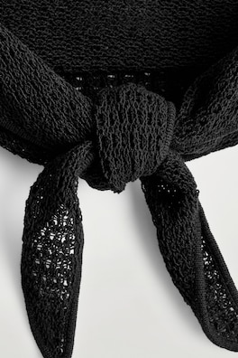 OPEN-KNIT TRIANGLE SCARF — BLACK 3