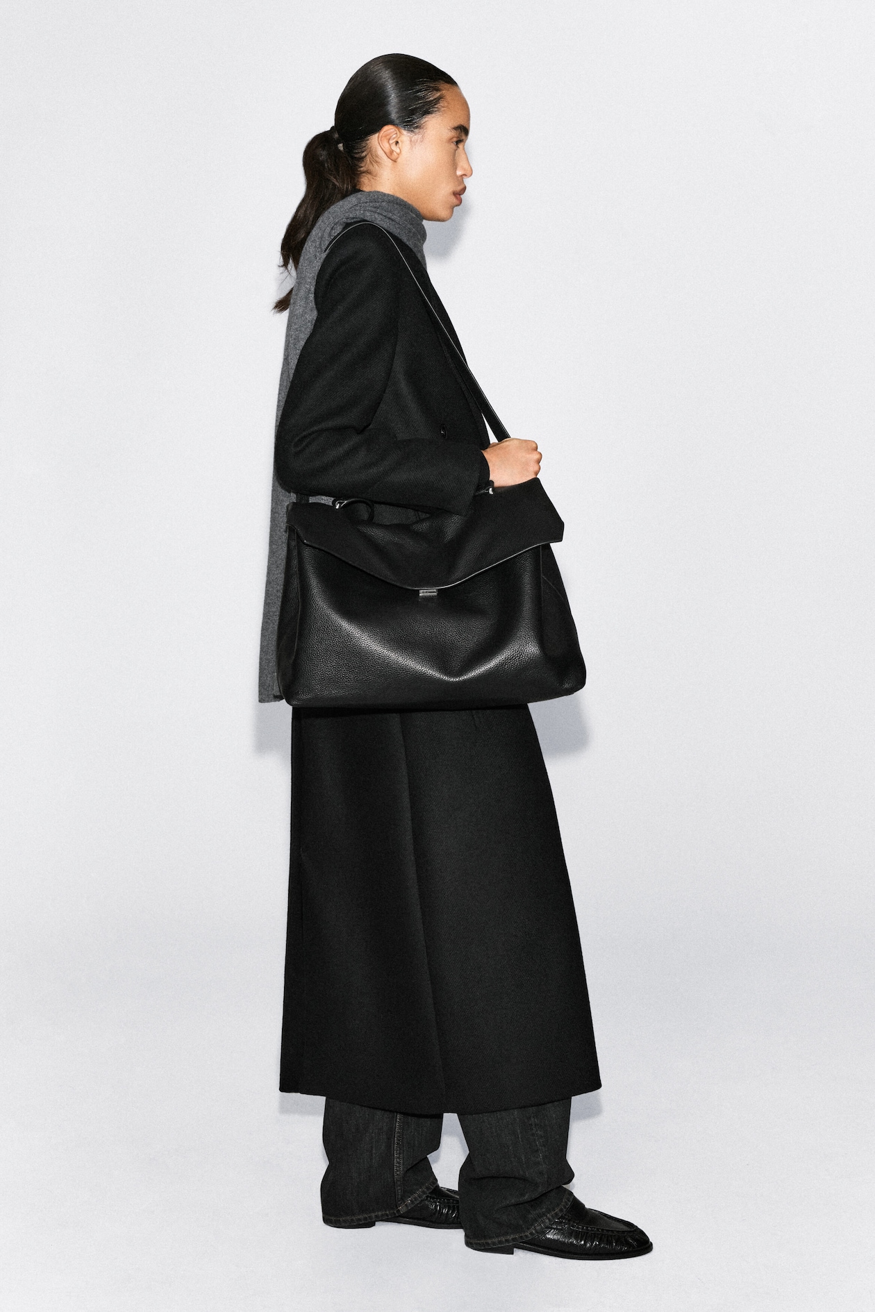 TRULLO OVERSIZED FLAP BAG - LEATHER — BLACK