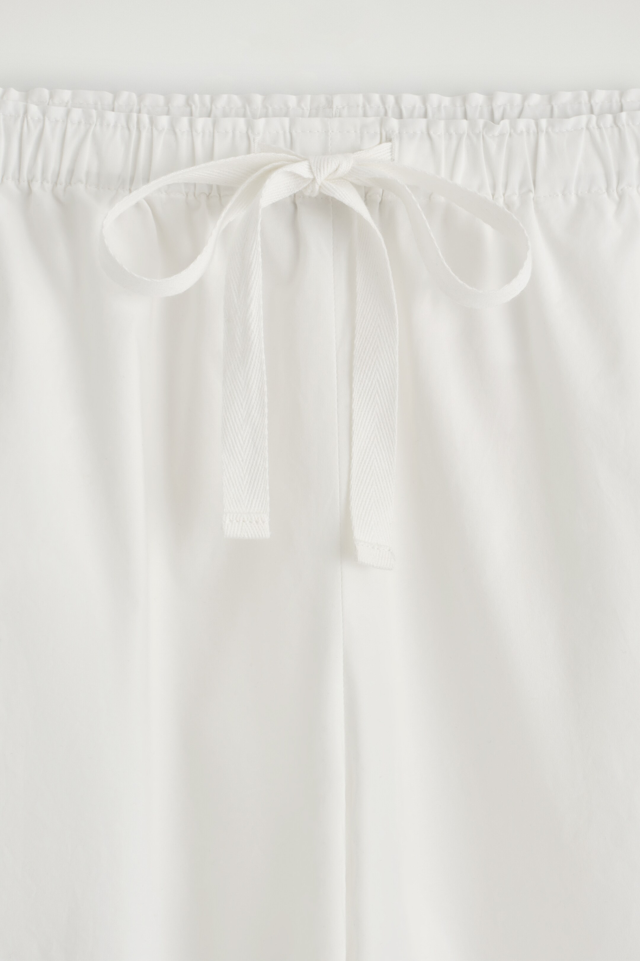 Grotere afbeelding bekijken: TREKKOORD KATOENEN BROEK - WIT - DAMES | H&M BE 8