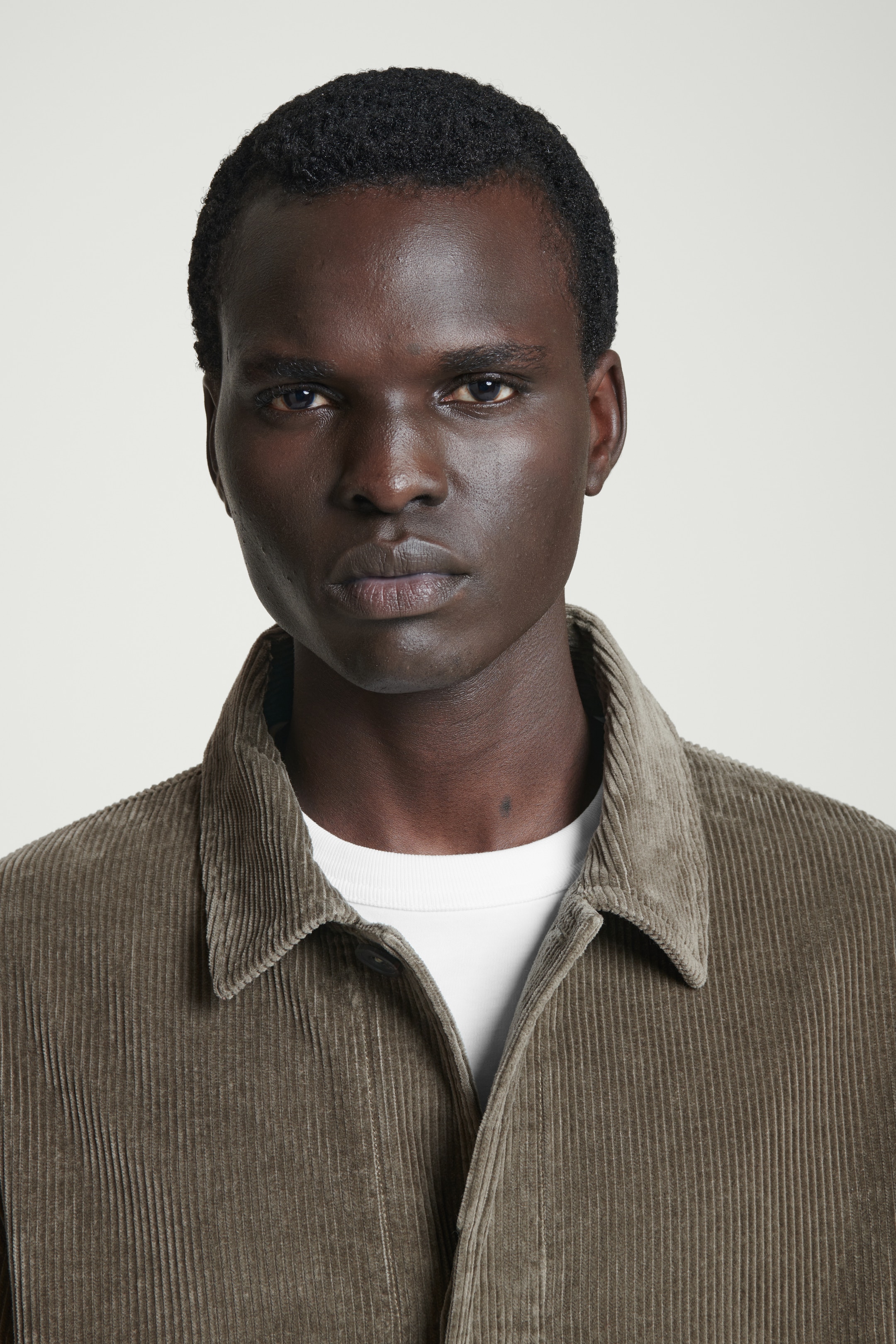 Ingrandisci l'immagine: RELAXED COTTON-CORDUROY OVERSHIRT - DARK KHAKI - UOMO | H&M CH 3