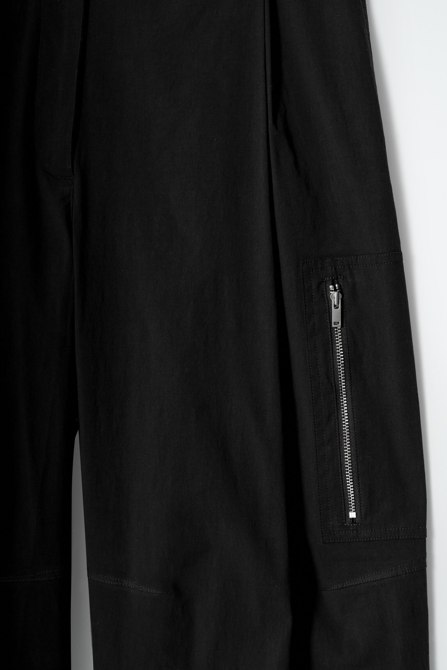 PANTALONI CARGO IN STILE UTILITY CON TAGLIO BARREL - NERO/BIANCO SPORCO - 6