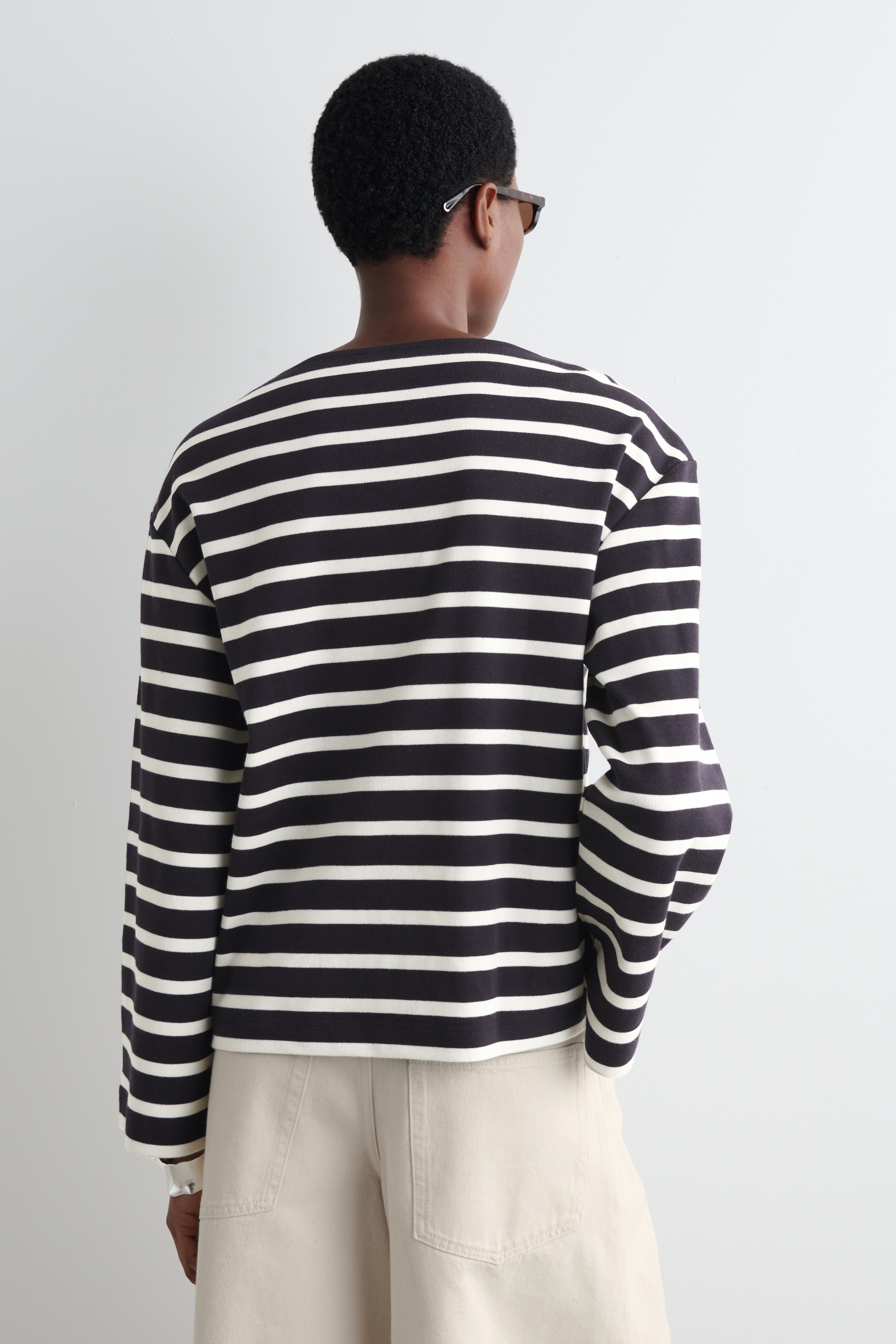 Grotere afbeelding bekijken: GESTREEPTE BOOTHALS TOP - MARINE / GESTREEPT - DAMES | H&M NL 4