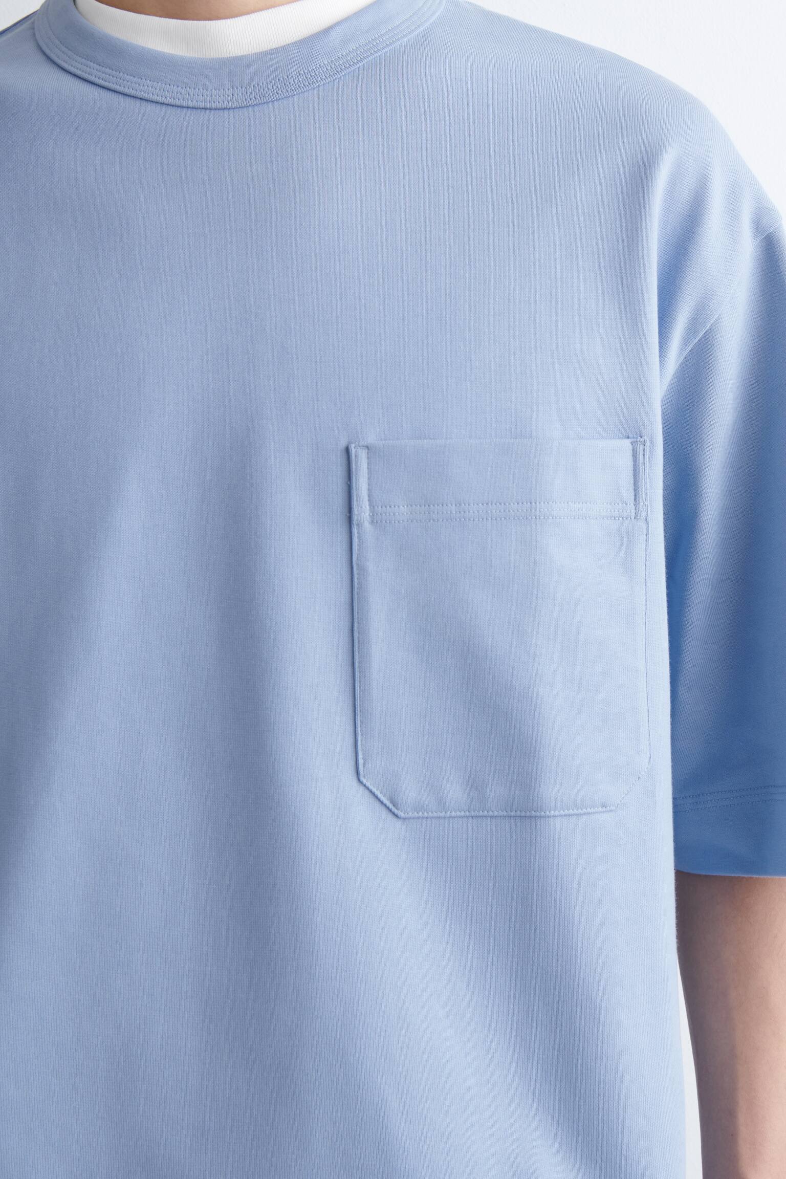 OVERSIZED T-SHIRT I KRAFTIG BOMULL - LJUSBLÅ/VIT - 5