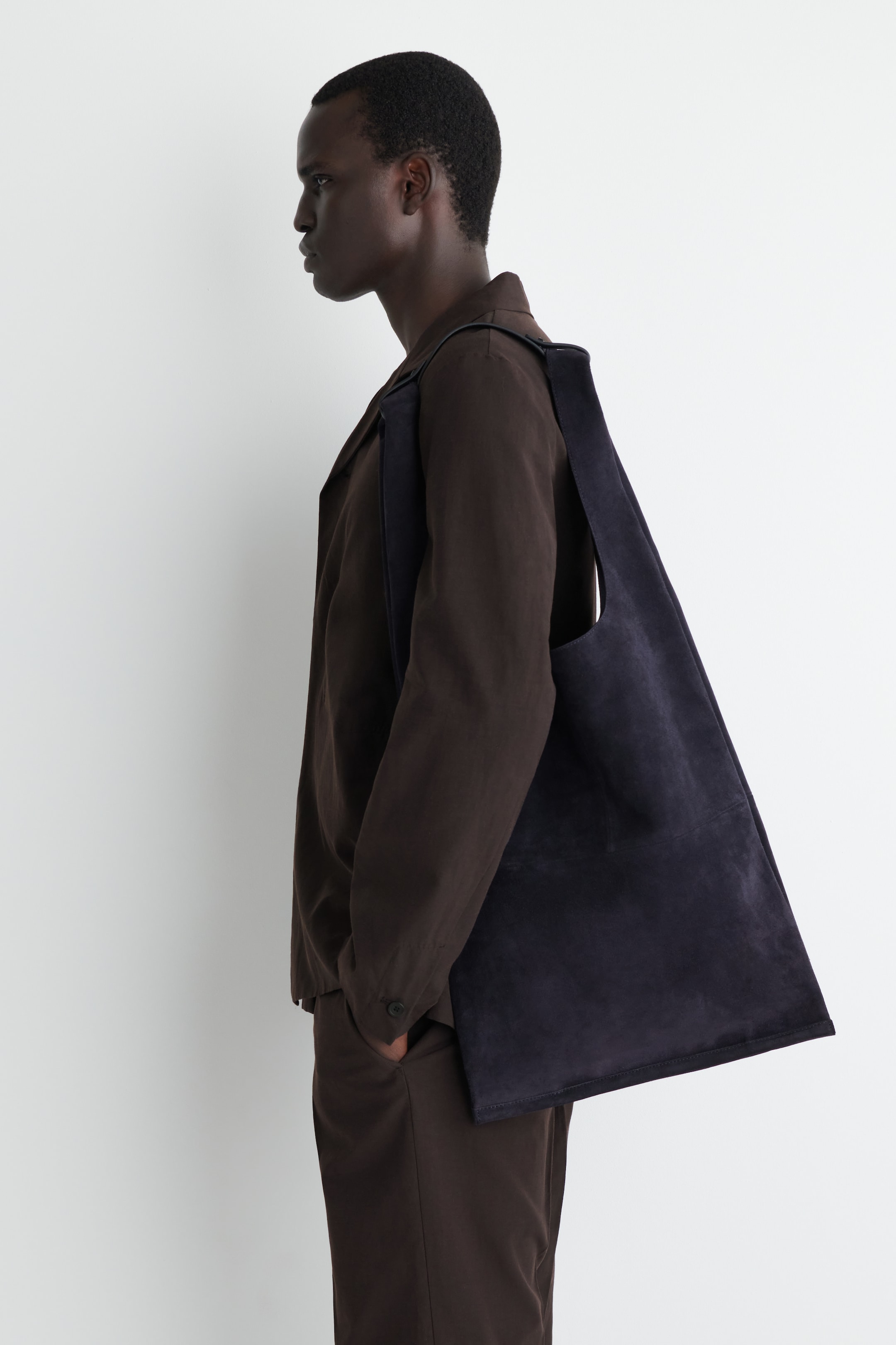 Visualizza immagine più grande: BORSA TOTE SLOUCHY IN PELLE SCAMOSCIATA - BLU NAVY - UOMO | H&M IT 3