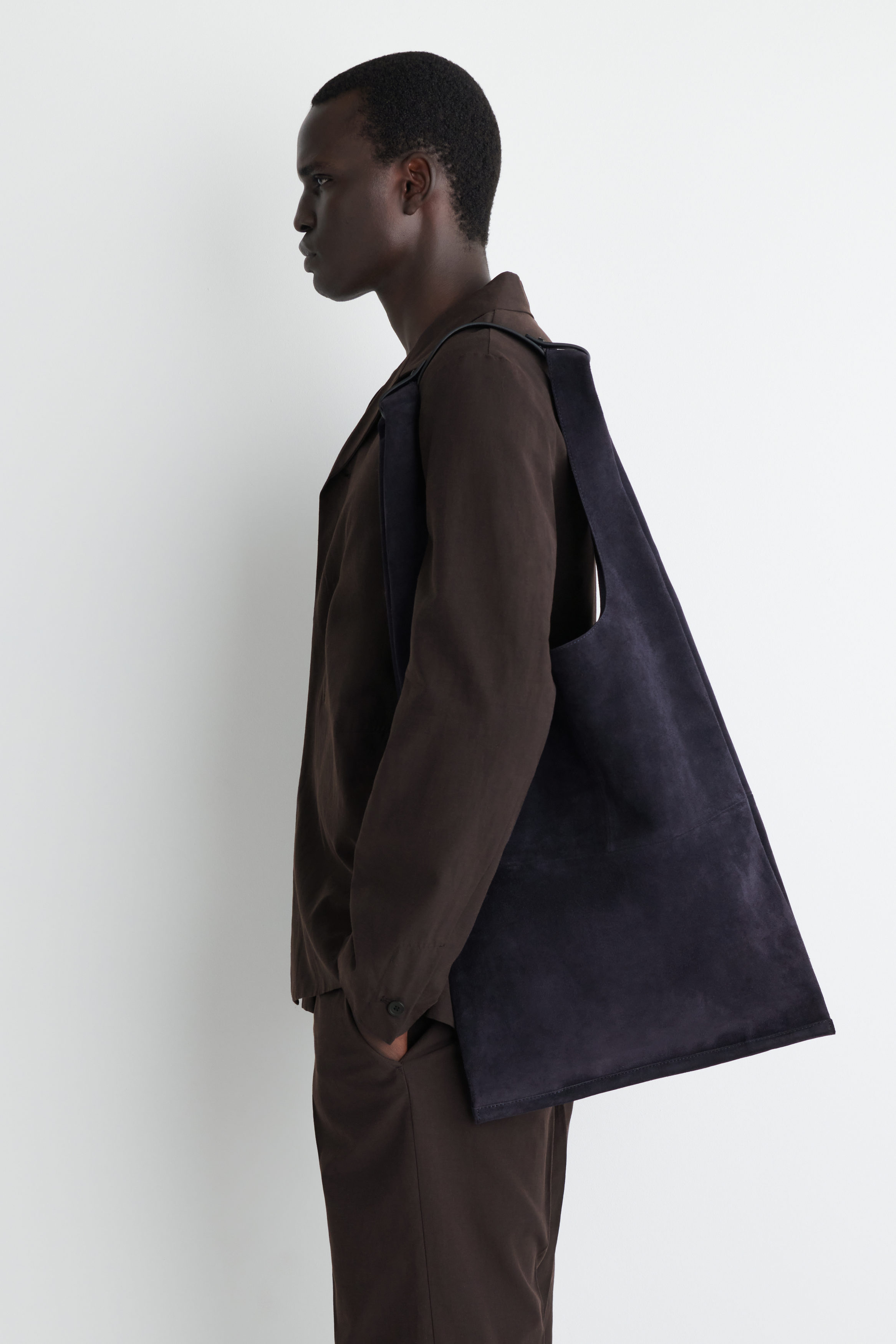 【COS】SLOUCHY TOTE - SUEDE SLOUCHY TOTE - SUEDE - NAVY | COS US