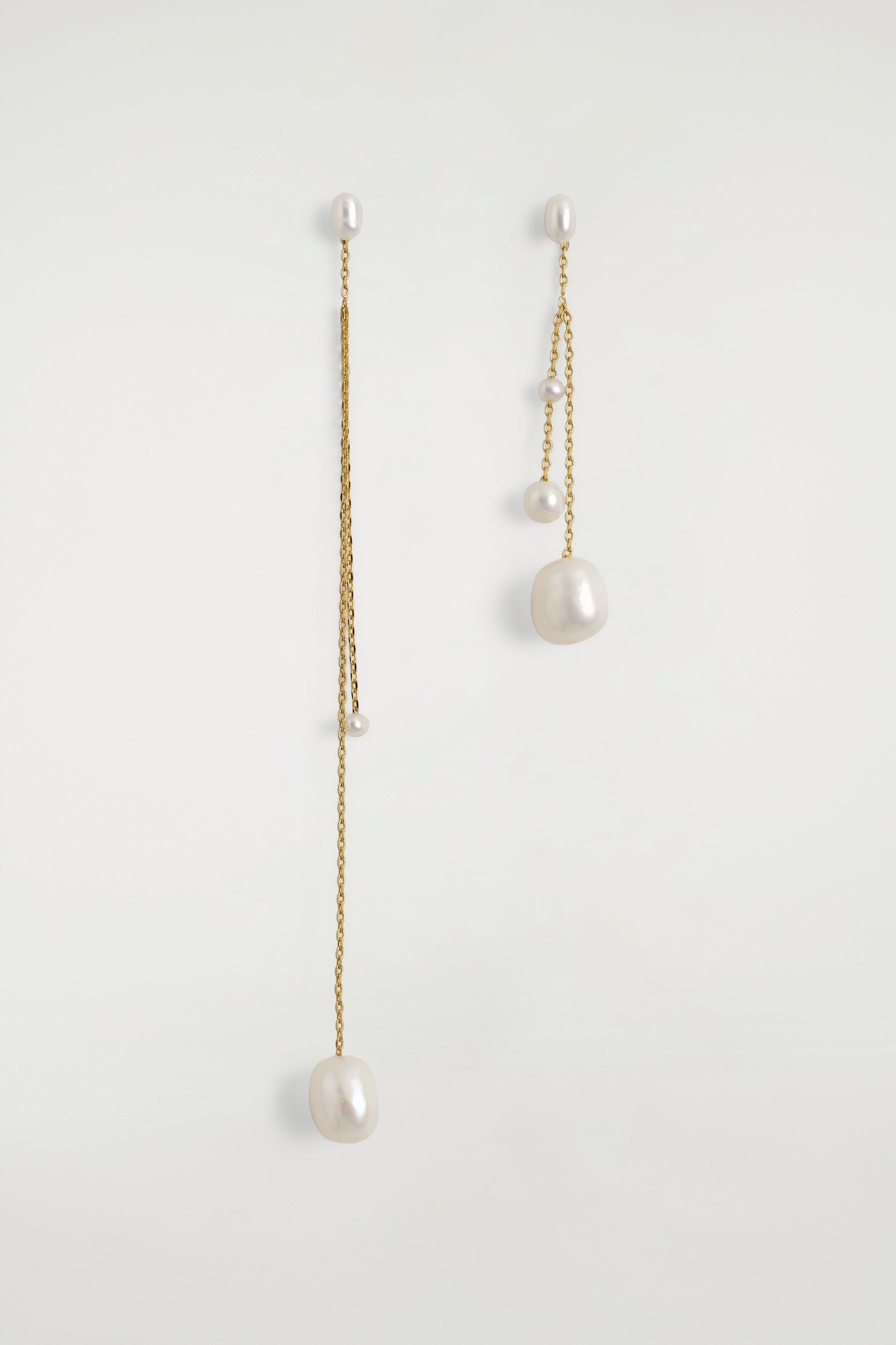 ORECCHINI SPAIATI CON CATENA E PERLE D'ACQUA DOLCE - PERLA / ORO
