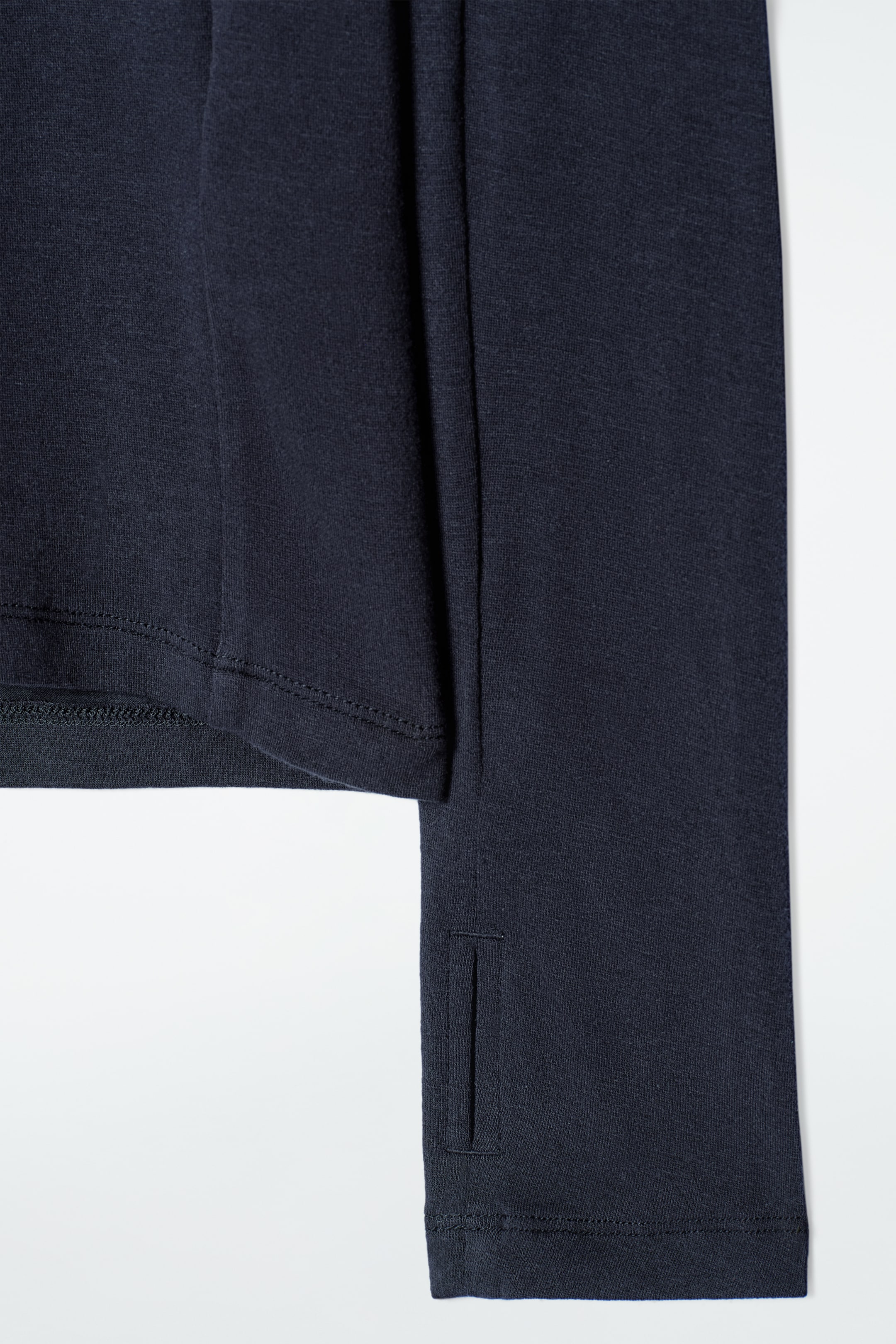 Ingrandisci l'immagine: FUNNEL-NECK JERSEY TOP - DARK BLUE - DONNA | H&M CH 8