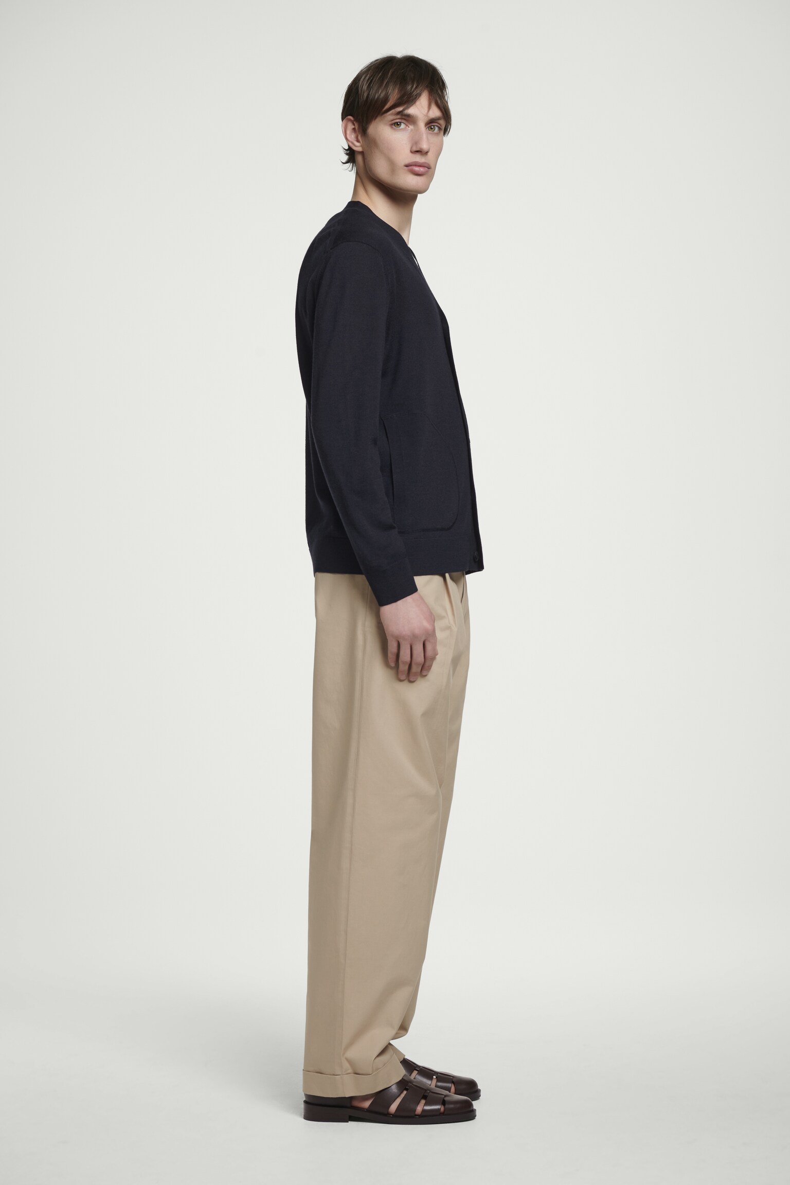 CARDIGAN CON SCOLLO A V IN LANA MERINO - BLU NAVY - 6