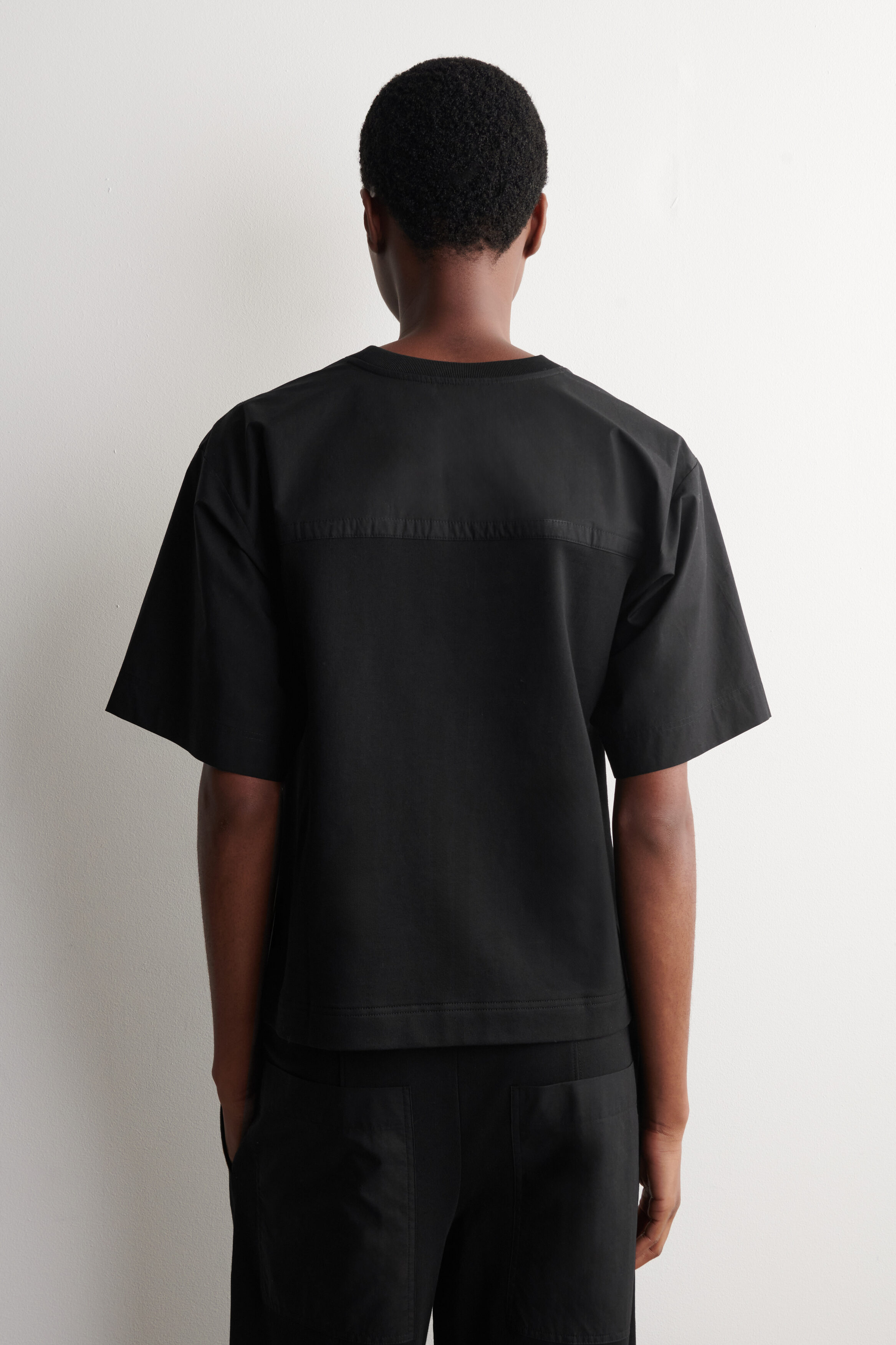 POPLIN-PANELLED JERSEY T-SHIRT - BLACK | COS DK