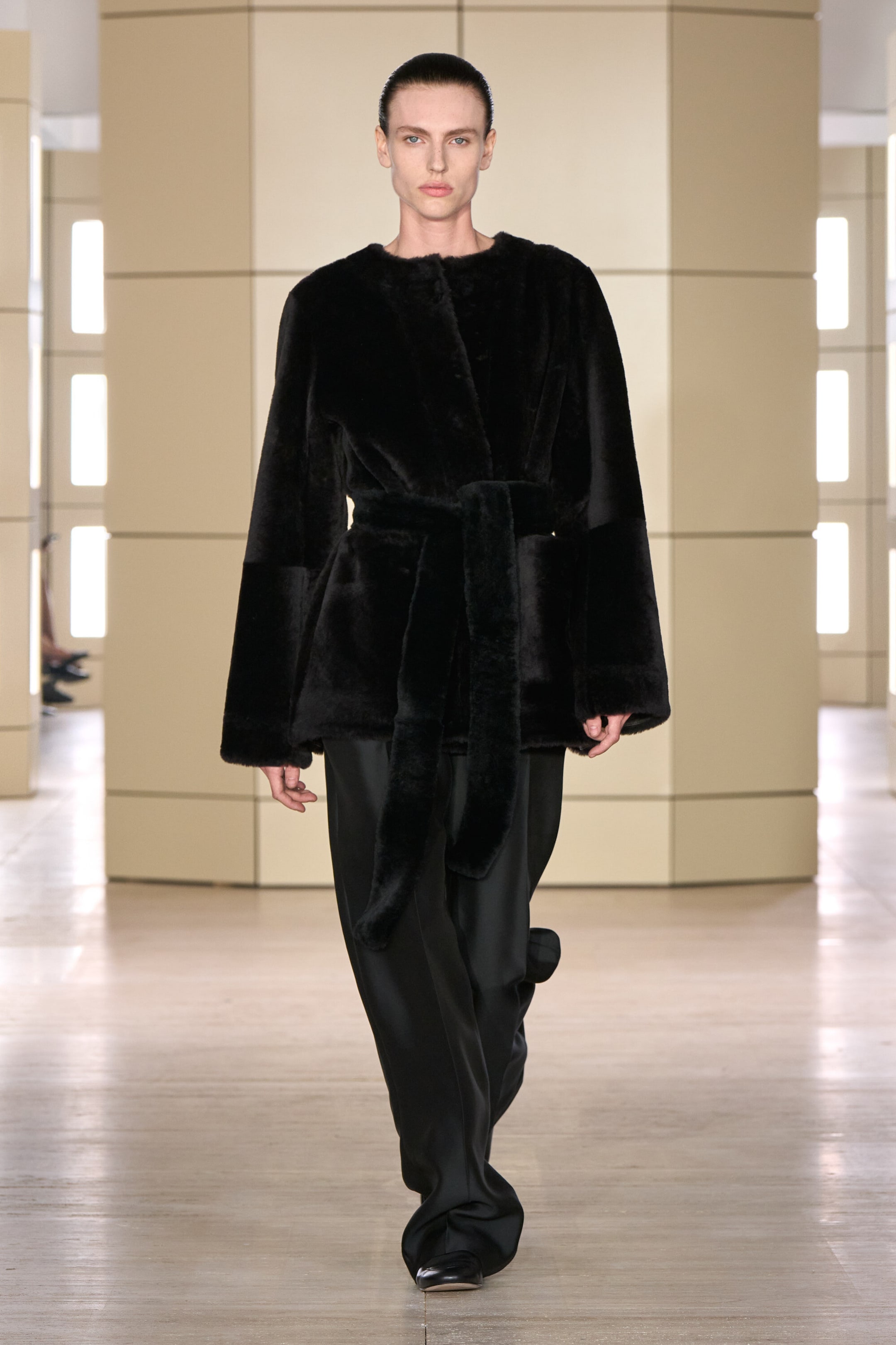 COLLARLESS SHEARLING JACKET