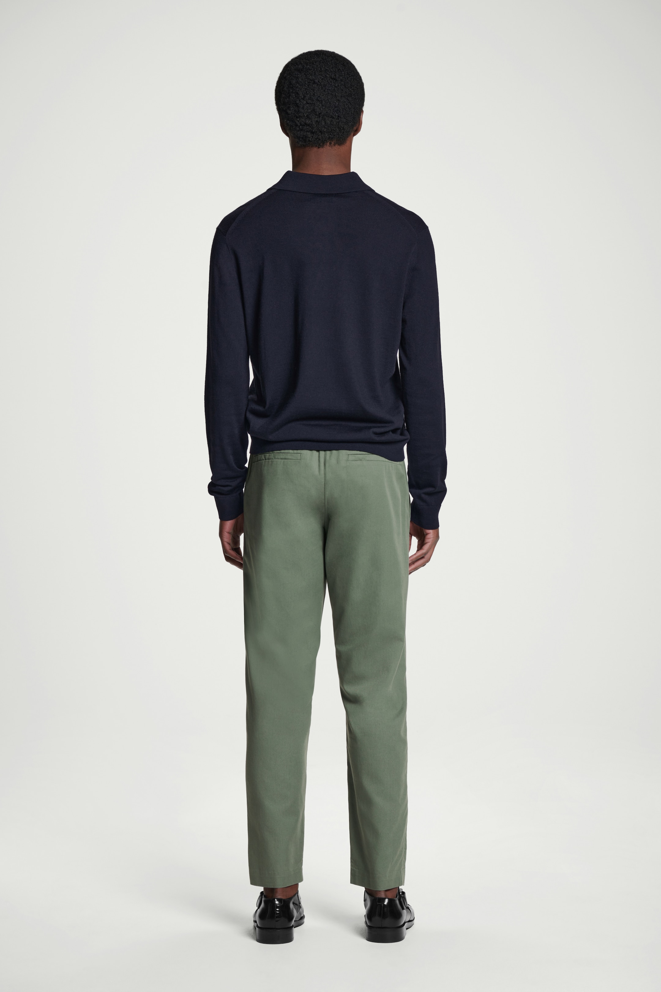Grotere afbeelding bekijken: TWILL TAPS TOELOPENDE BROEK - GROEN - HEREN | H&M BE 3