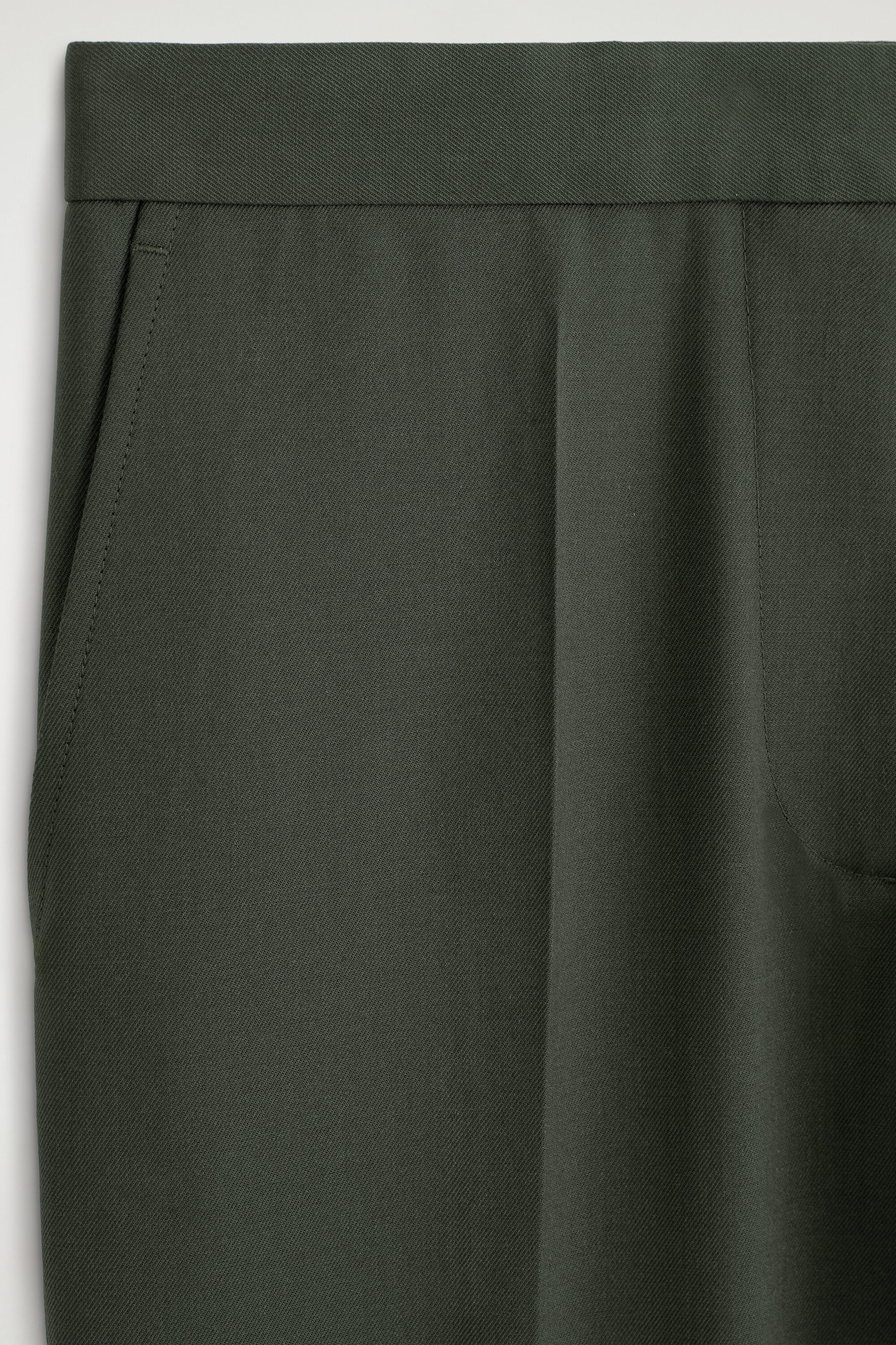 TAILORED TWILL FLARED PANTS — KHAKI
