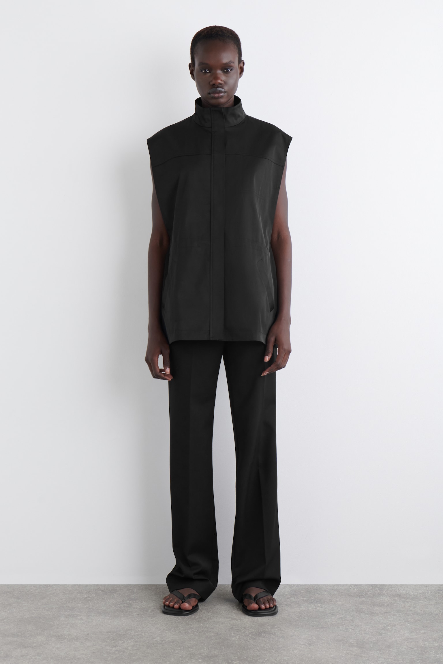 MOCK-NECK UTILITY VEST - BLACK/KHAKI