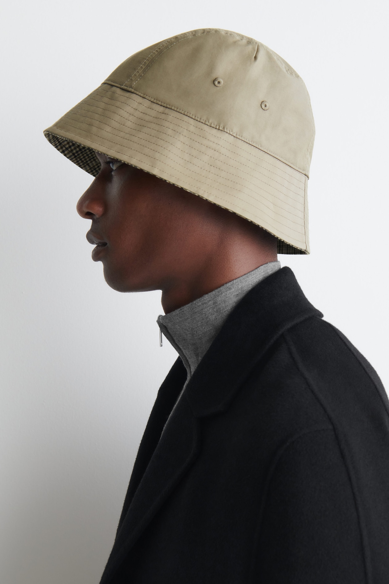 REVERSIBLE BUCKET HAT — BEIGE / CHECKED