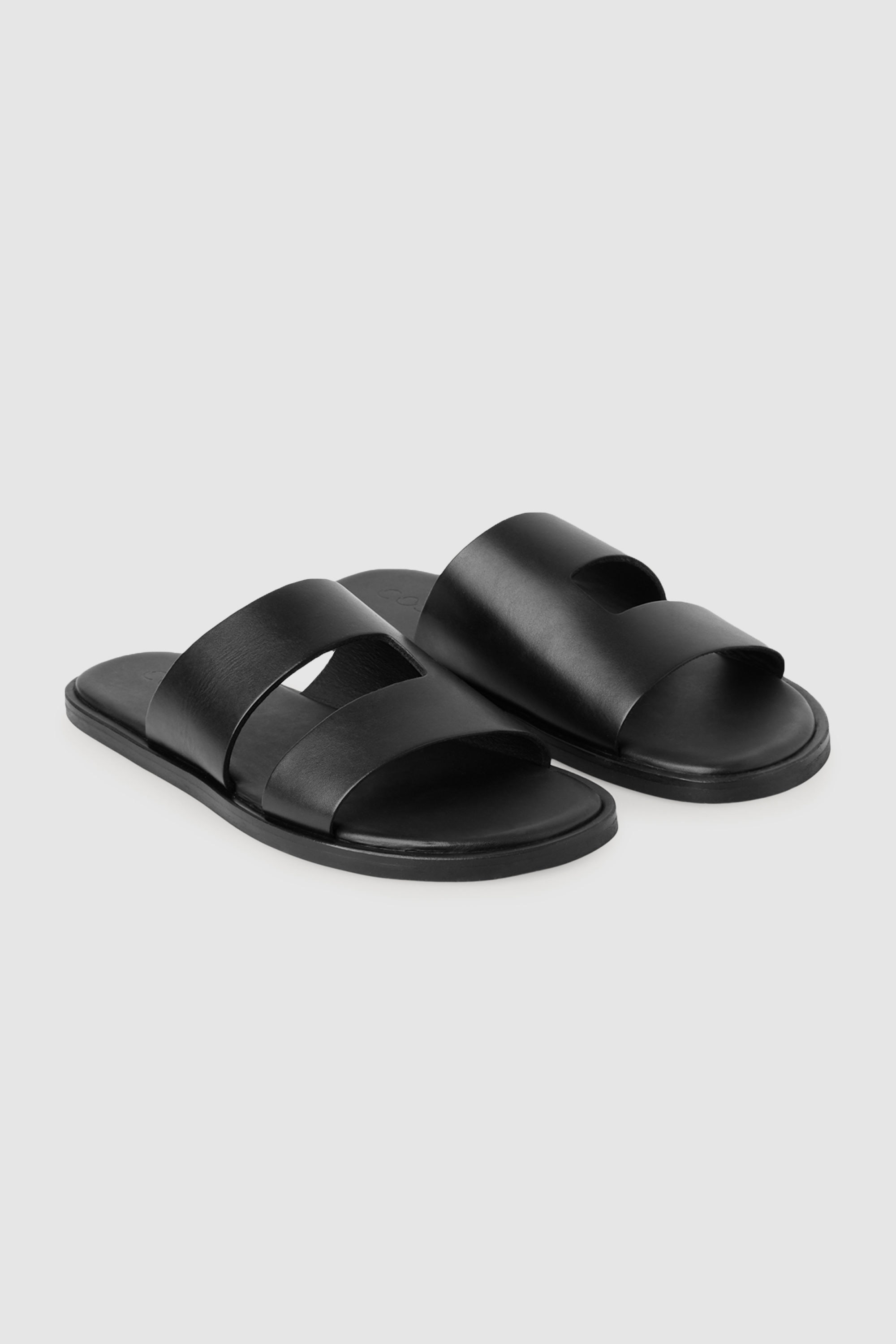 COS コス LEATHER SLIDERS Black 21SS LEATHER SLIDERS - BLACK | COS