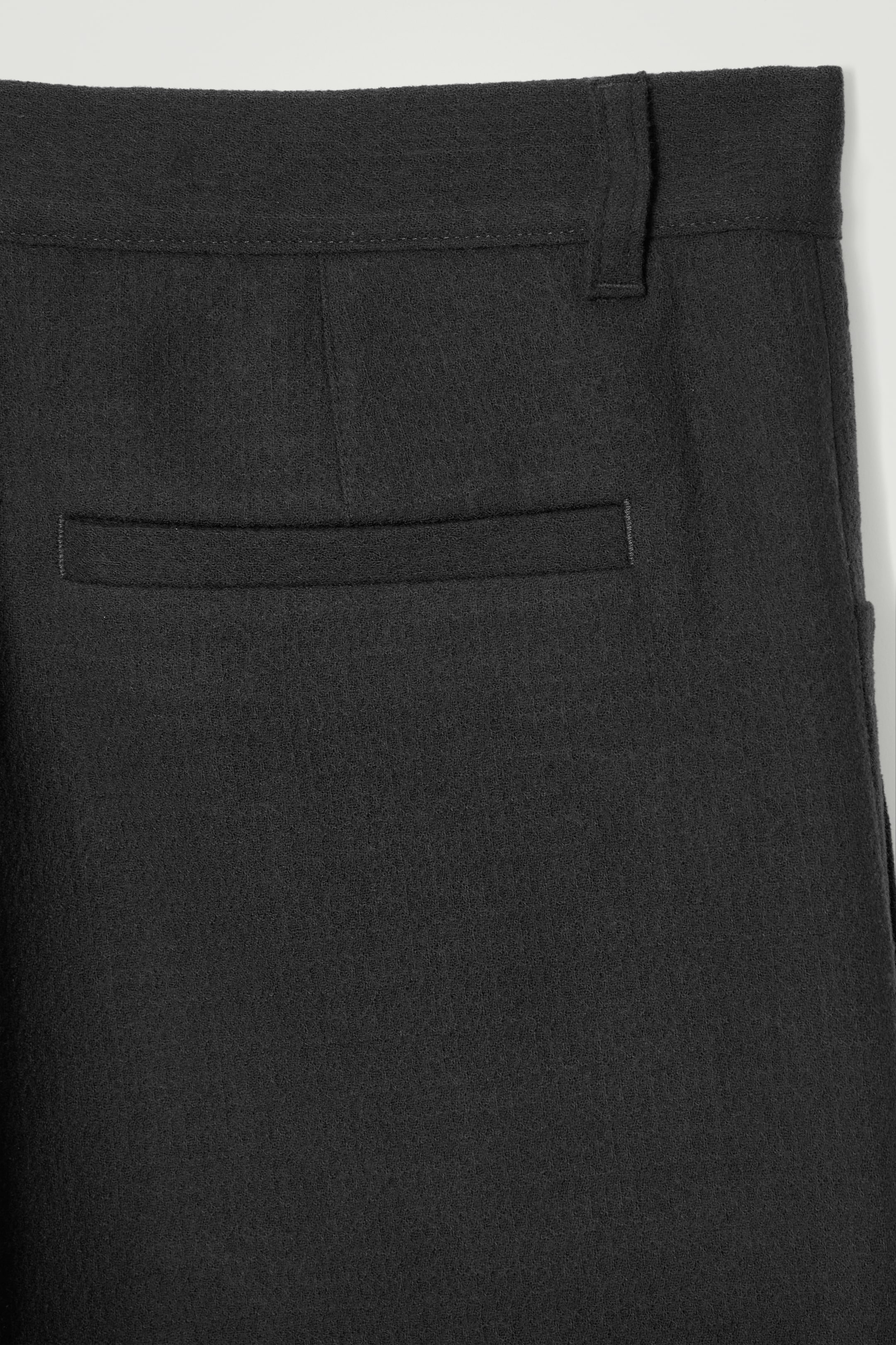Zobacz większy obraz: WEŁNIANE SPODNIE ZE ZWĘŻANYMI NOGAWKAMI - CZARNY - ON | H&M PL 2