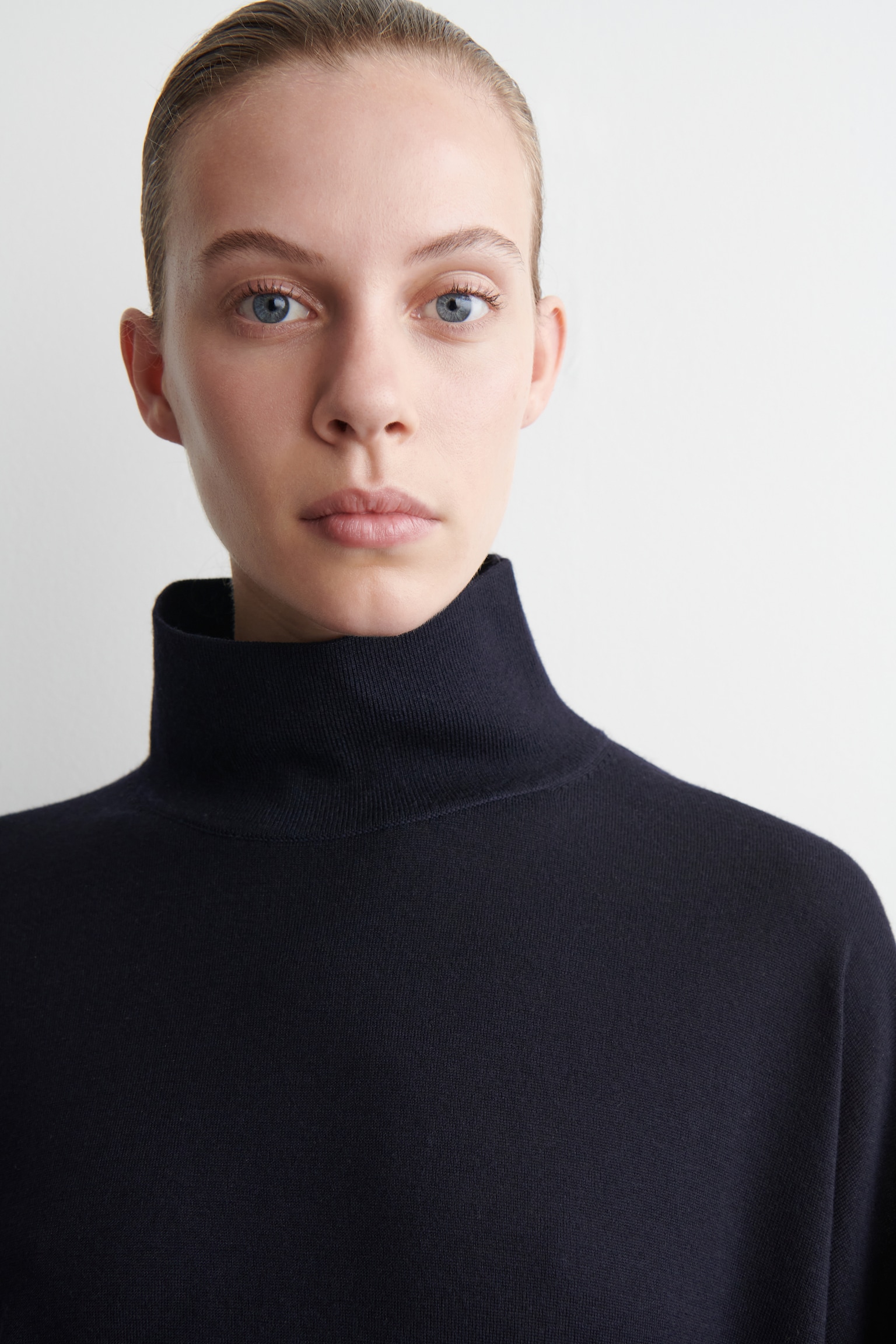 SVETER S ROLÁKOM Z MERINO VLNY - NAVY/TMAVOŠEDÁ MELÍROVANÁ/DARK-RED MÉLANGE - 4