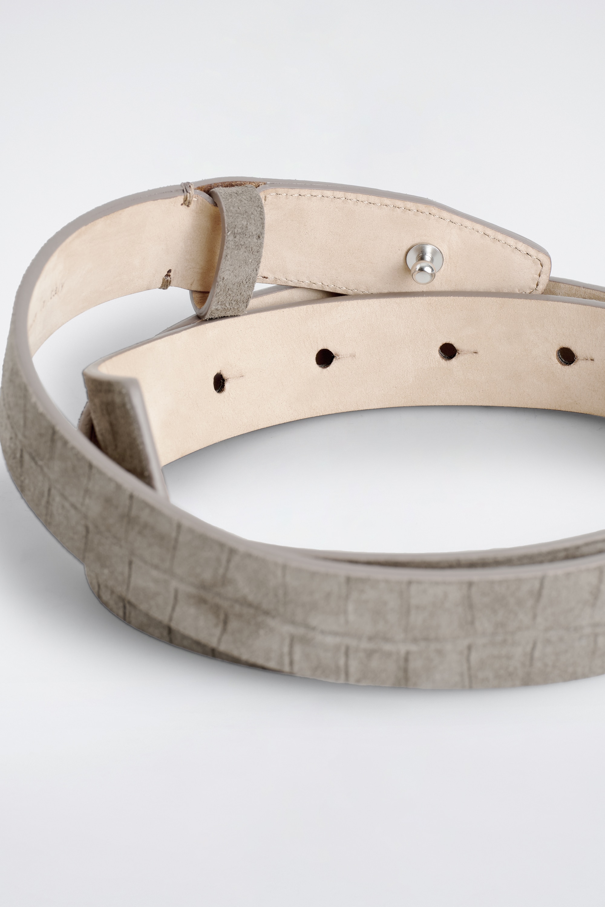 CROC-EFFECT SUEDE BUCKLELESS BELT