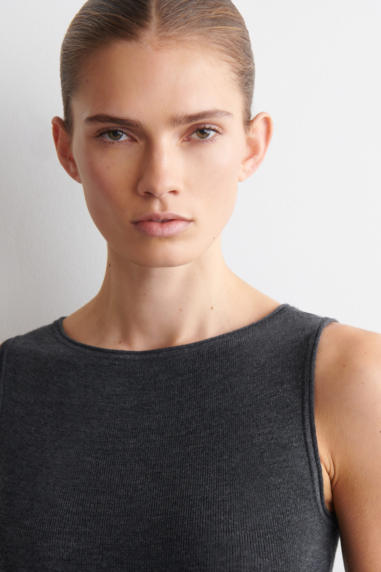 SEAMLESS MERINO WOOL MINI DRESS — CHARCOAL MÉLANGE