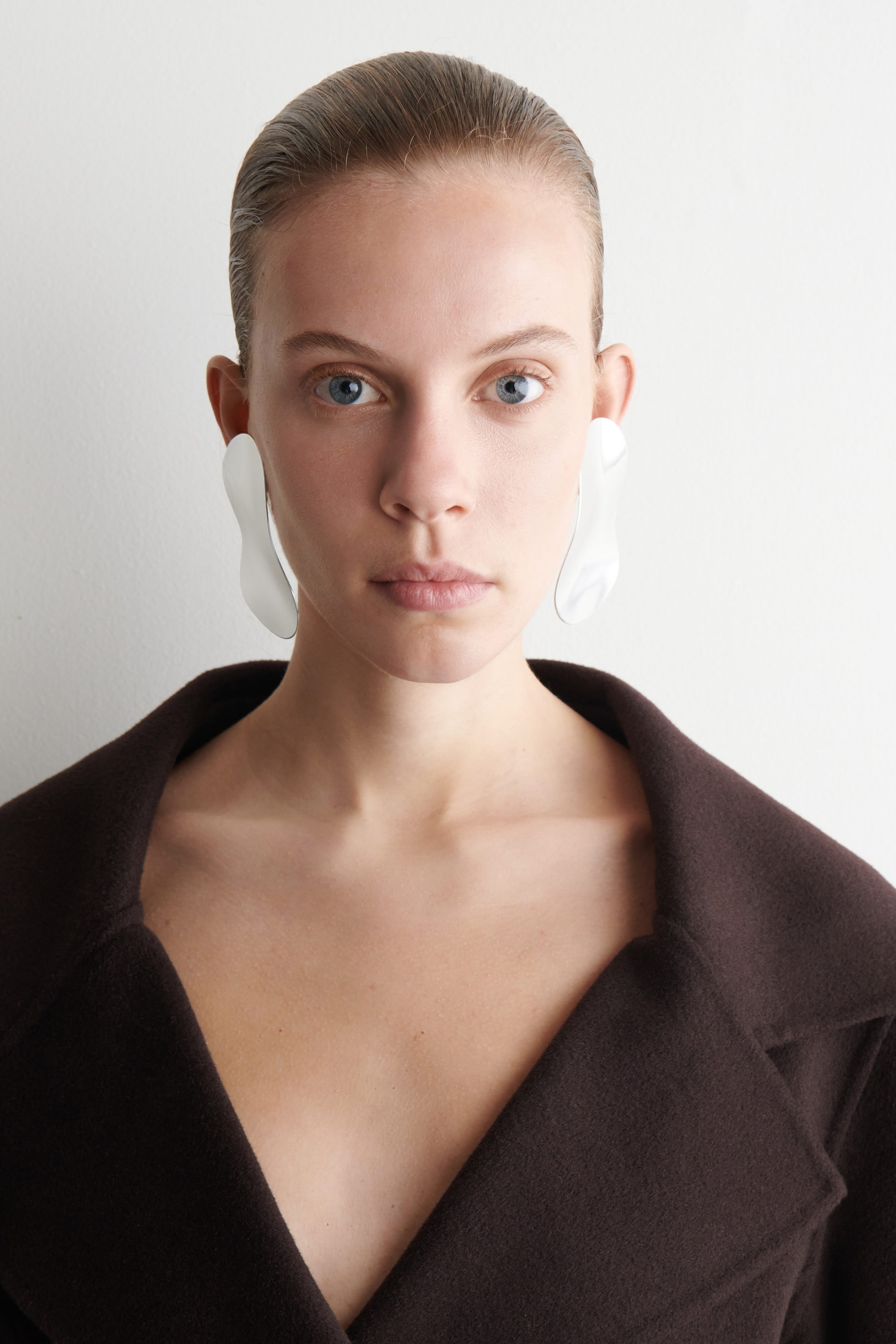 OVERSIZED OVAL EARRINGS